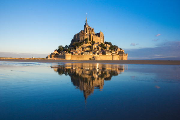 Mont Saint-Michel è uno dei luoghi più iconici della Normandia ©Kanuman/Shutterstock