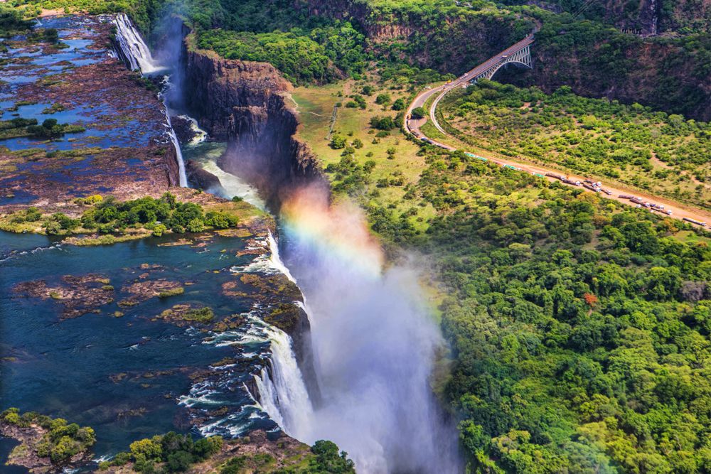Victoria Falls. Credits Eva Mont / Shutterstock