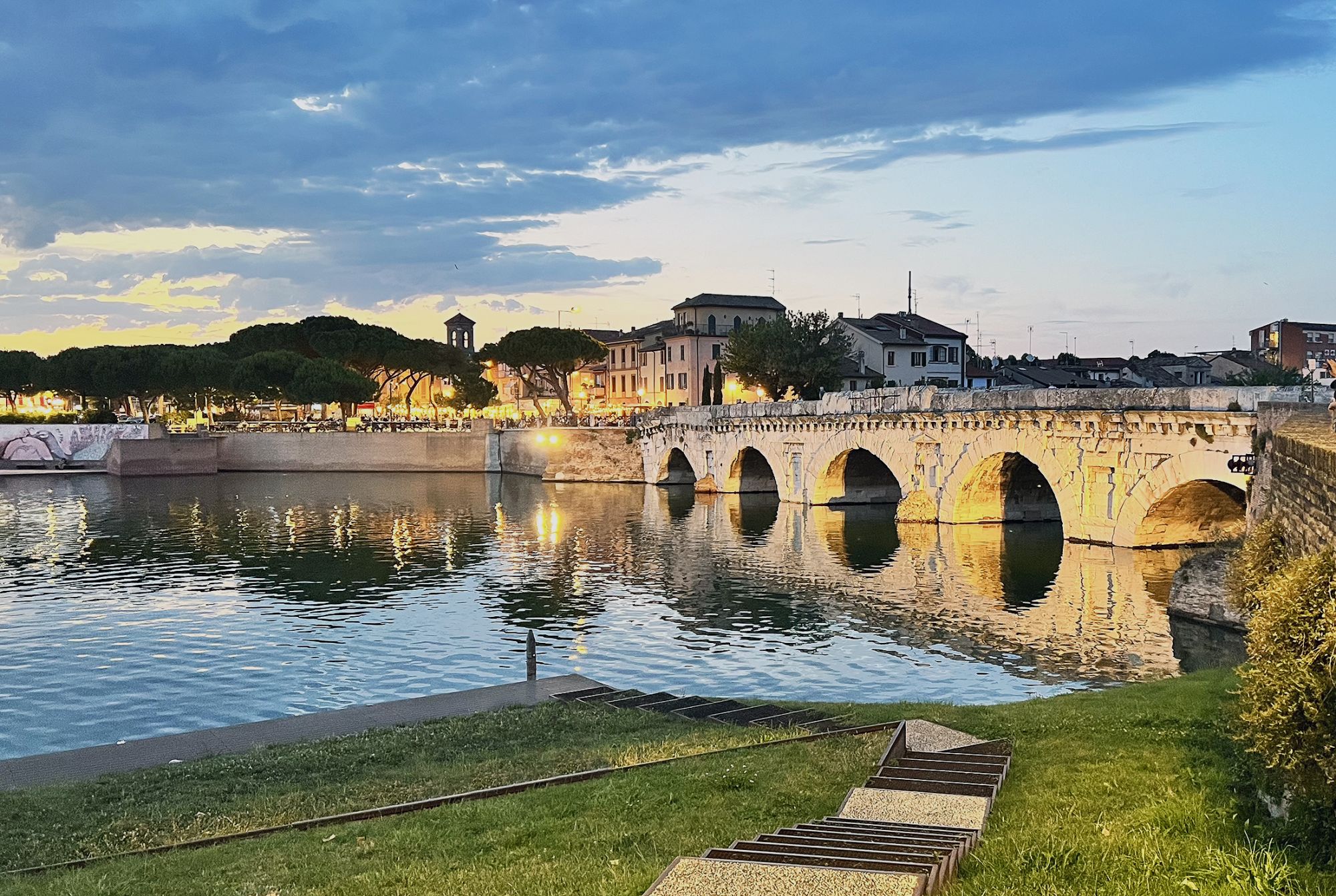 Rimini, il Ponte di Tiberio al Tramonto. Credits Visit Romagna