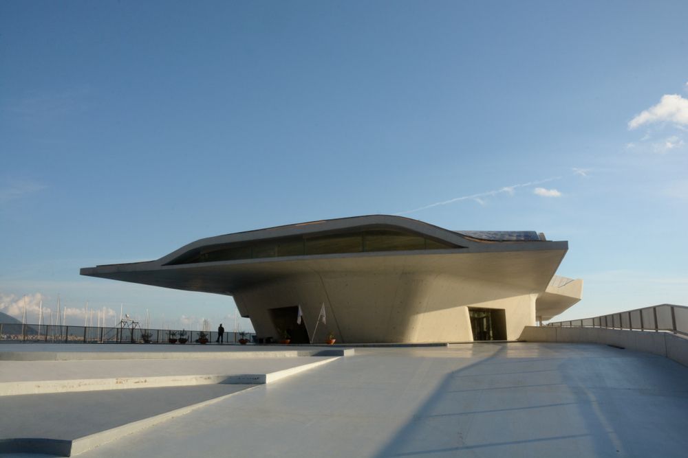 Salerno, la mano inconfondibile di Zaha Hadid alla Stazione Marittima. Credits GIO_LE / Shutterstock