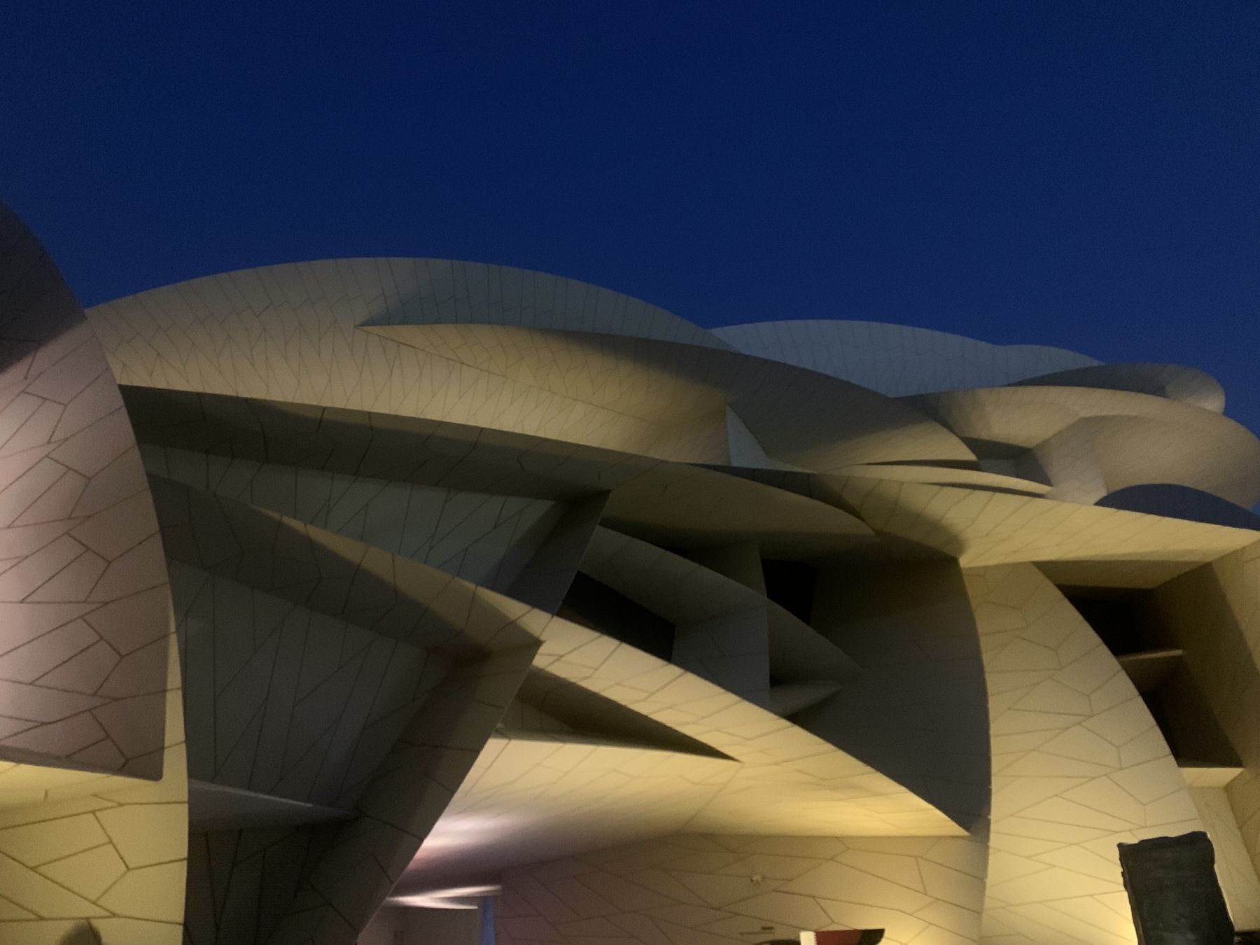 Le forme del National Museum of Qatar @ Giulia Grimaldi/Lonely Planet Italia