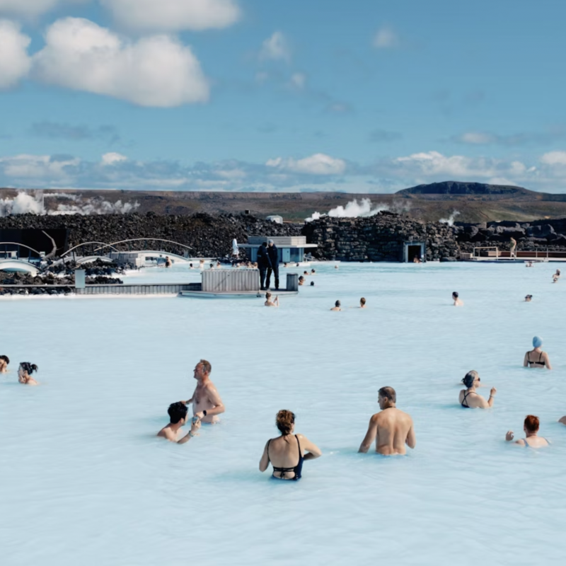 La Laguna Blu in Islanda. Daniel Dorsa per Lonely Planet