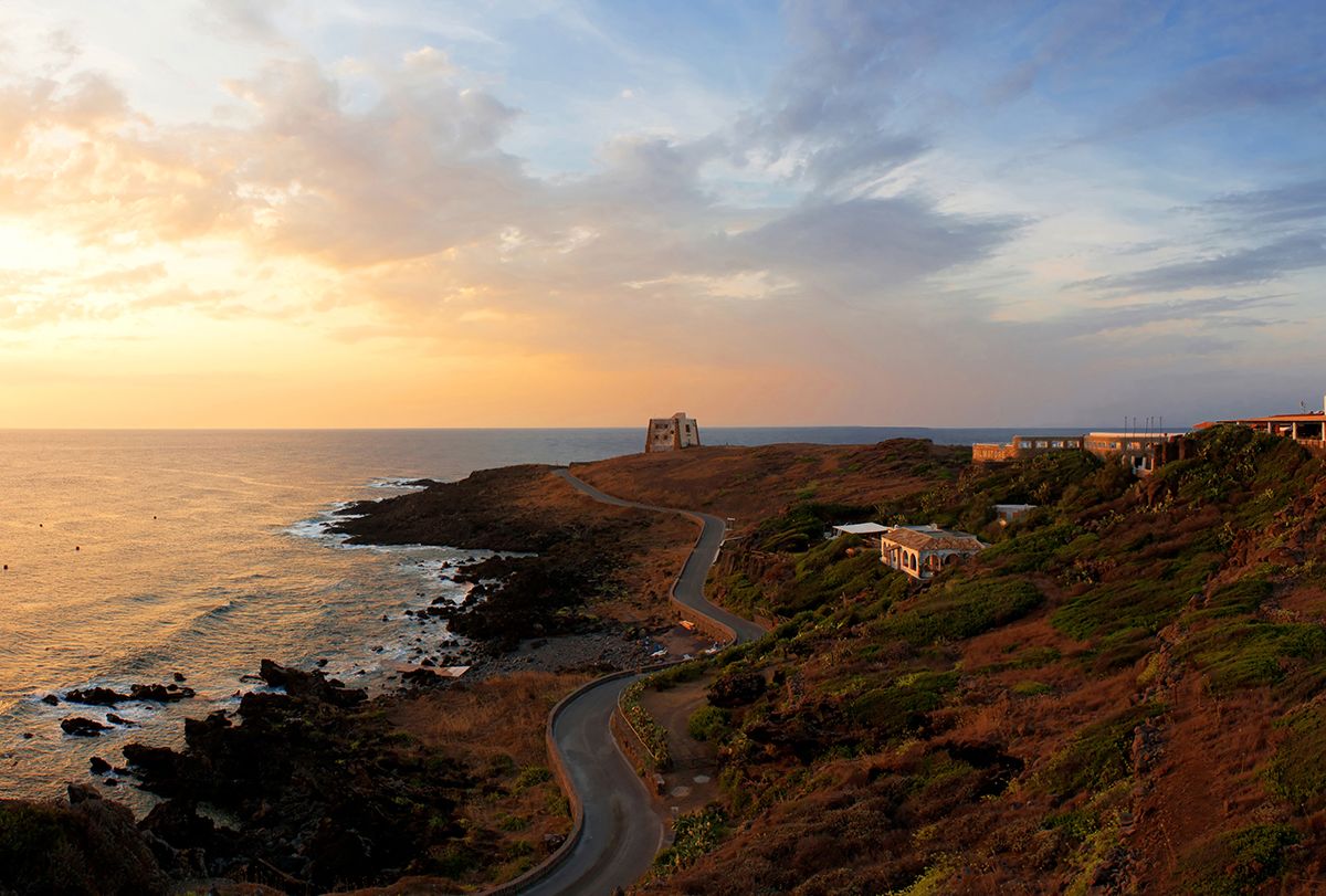 Tramonto a Ustica. Credits Andrey Lavrov / Shutterstock