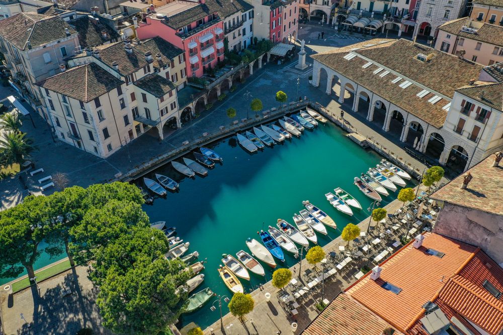 Il porto vecchio di Desenzano del Garda. Credits BNFWork / Shutterstock