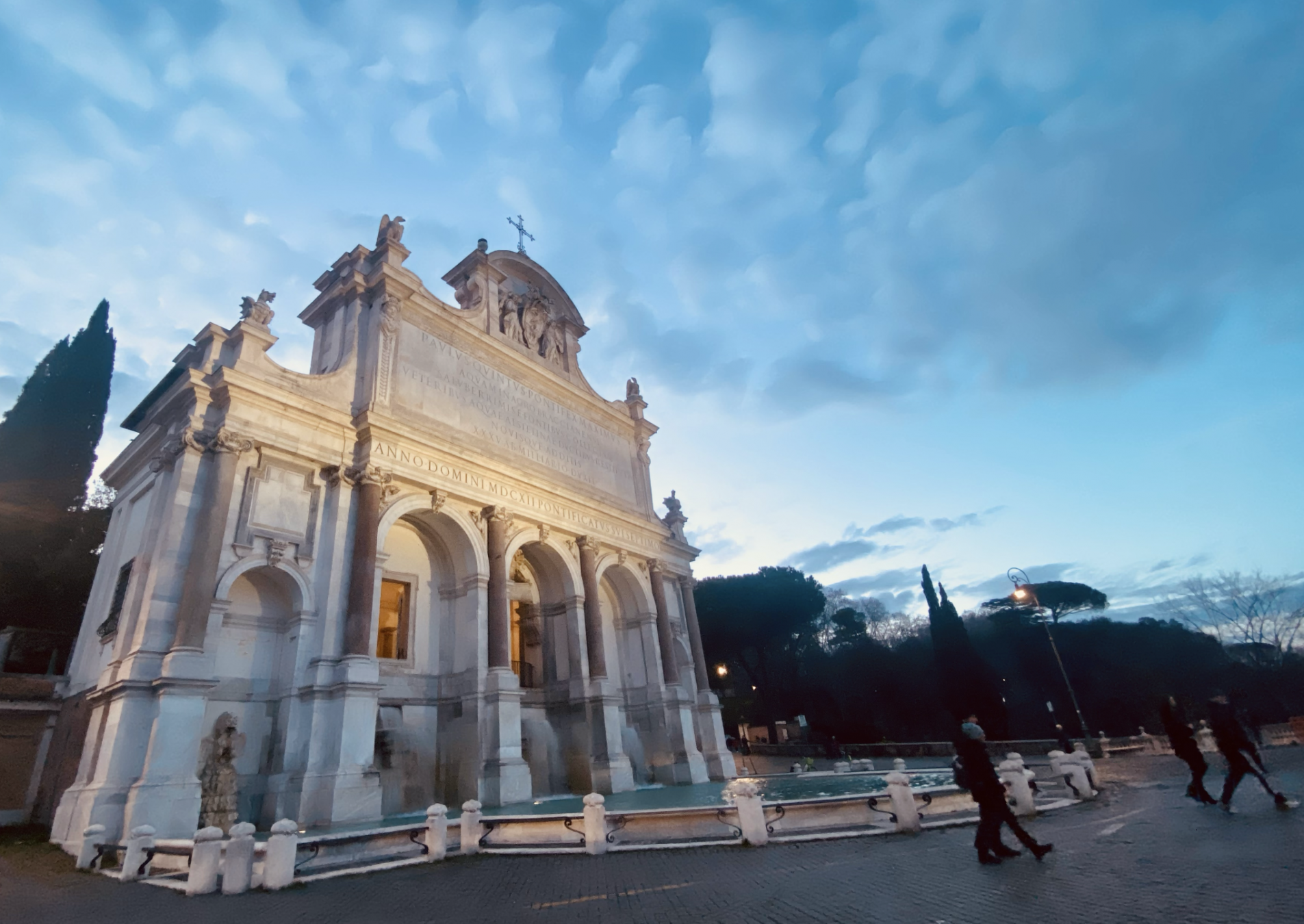 La Fontana dell’Acqua Paola, ovvero il fontanone, cantato anche da Venditti © Teresa Lucente/Lonely Planet Italia