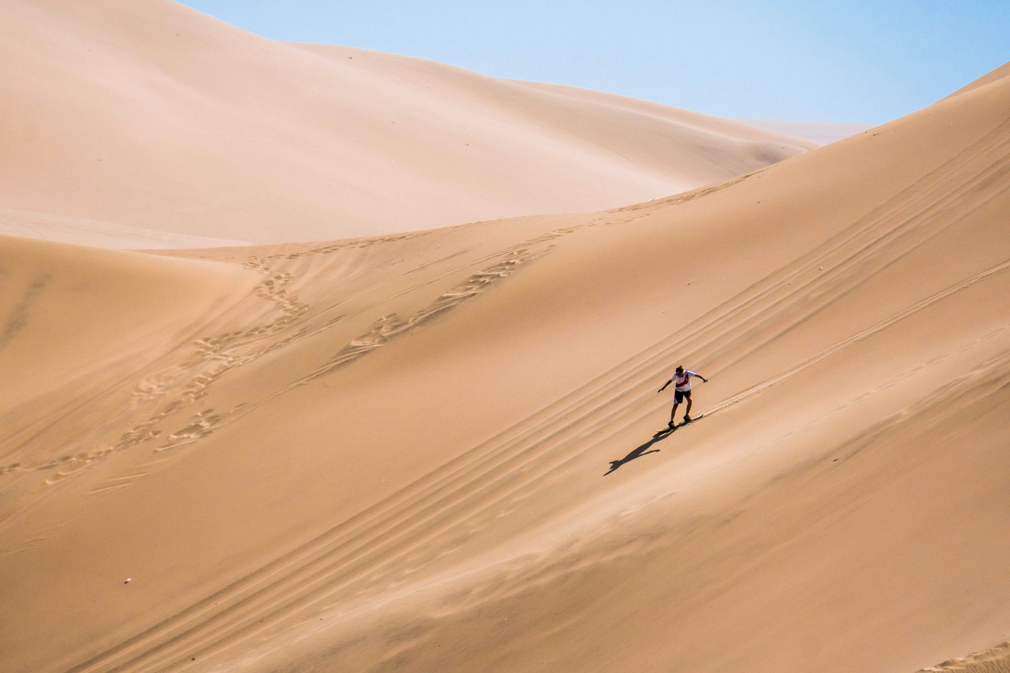 A capofitto giù per le dune del deserto di Ica. © Shutterstock