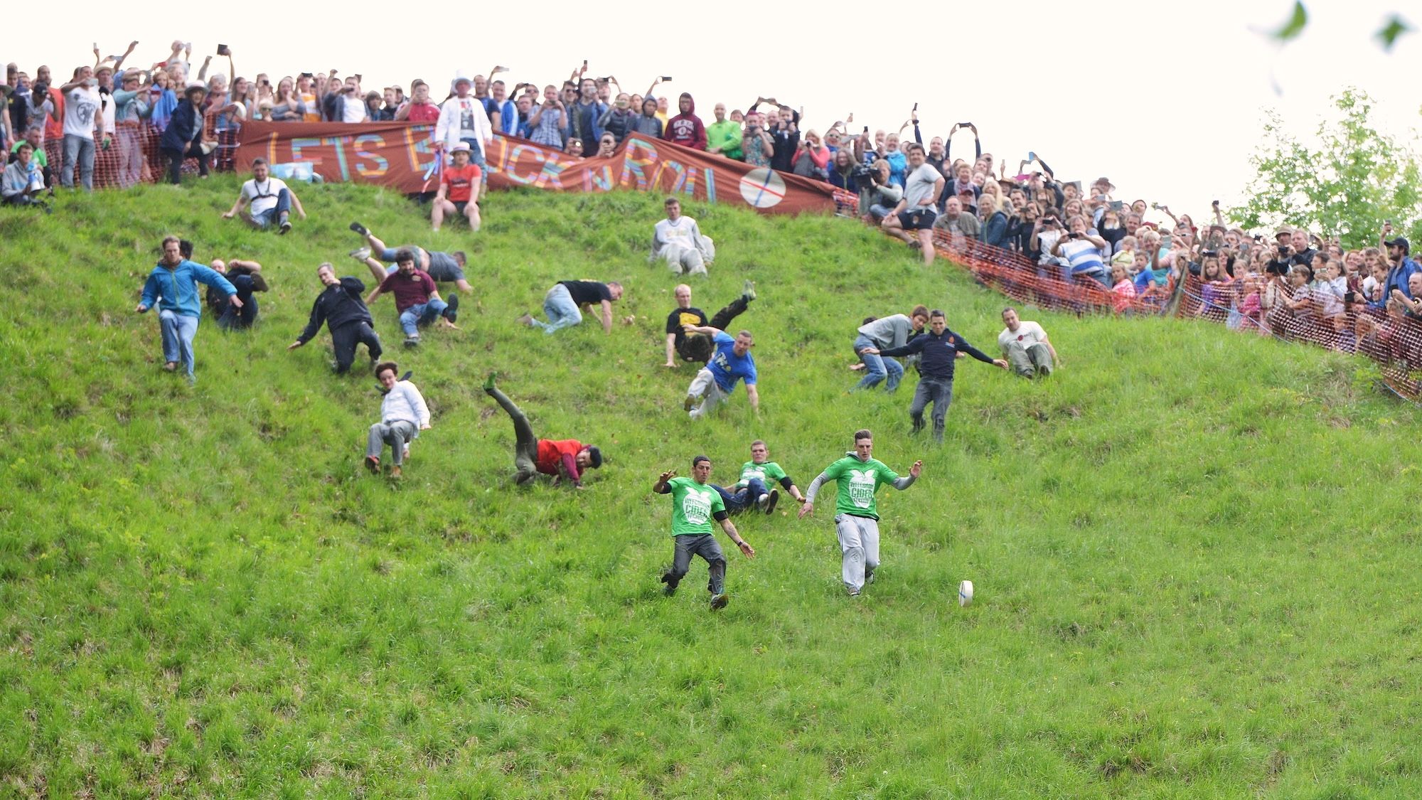 La Cheese Rolling Competition di Cooper’s Hill © 1000 Words/Shutterstock