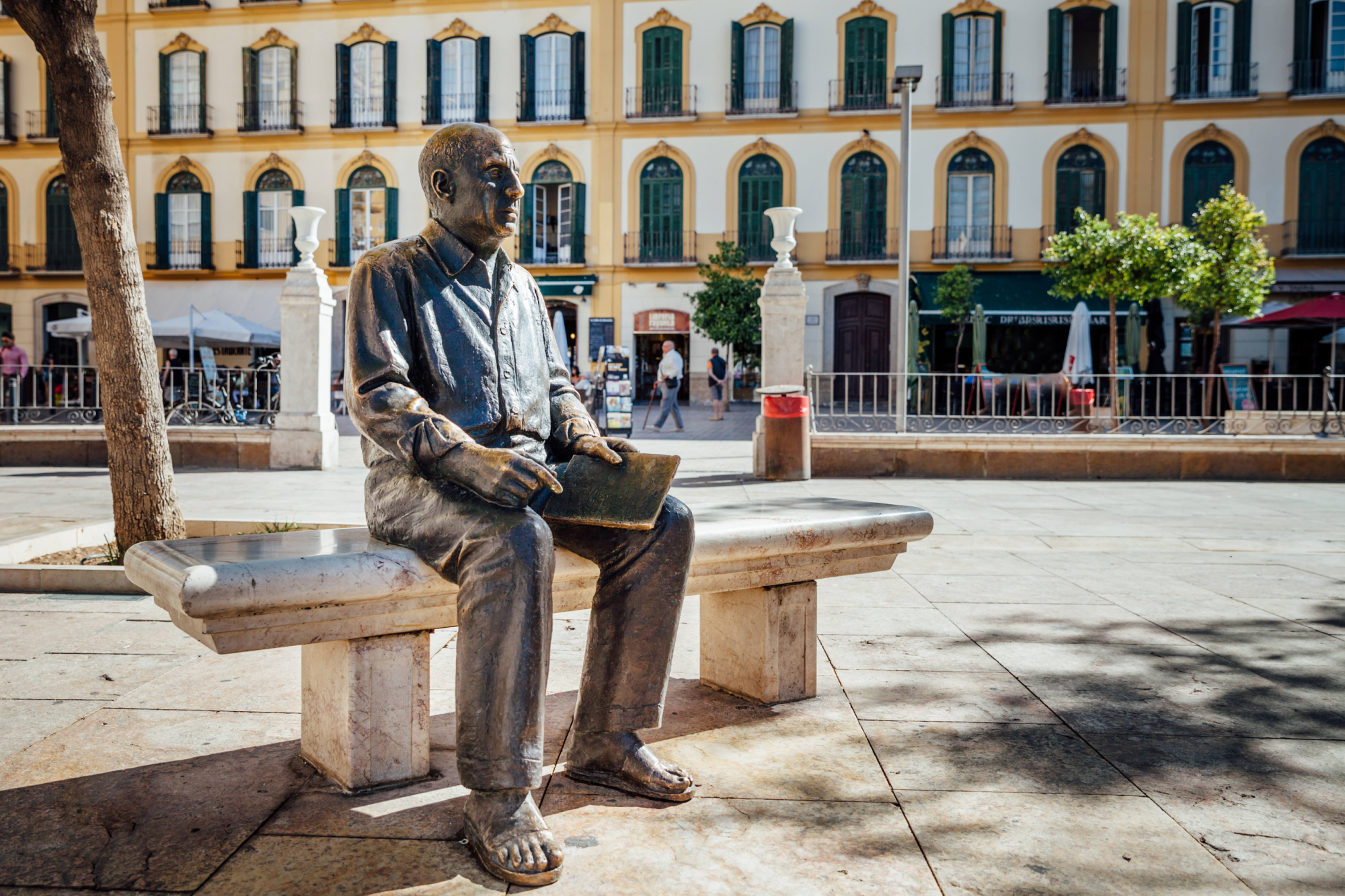 scultura di pablo picasso a malaga, andalusia, spagna