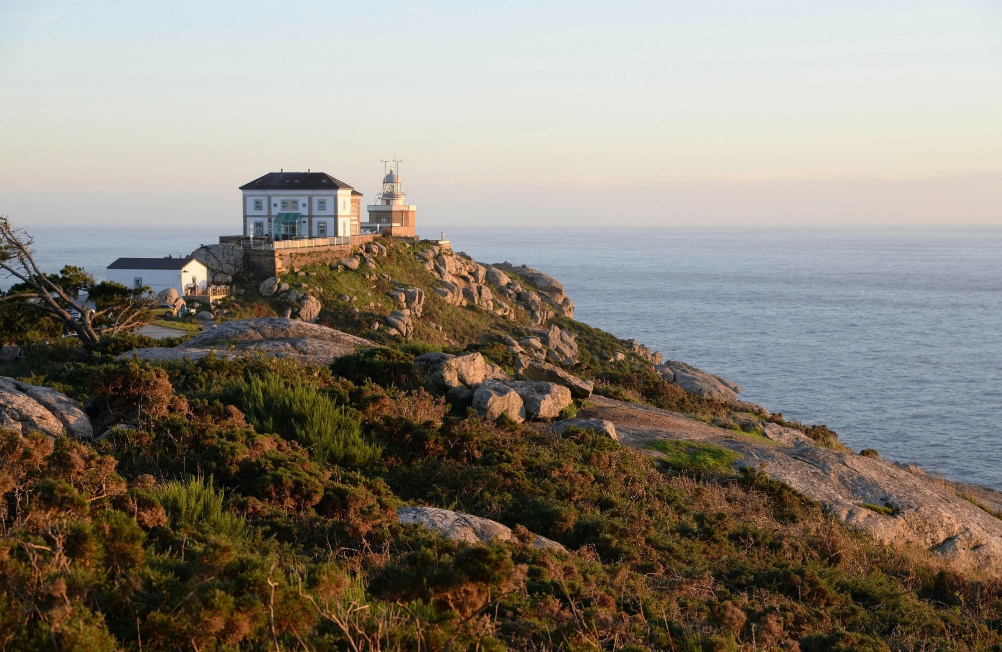 Tramonto al faro di Cabo Fisterra. © Rini Kools/Shutterstock