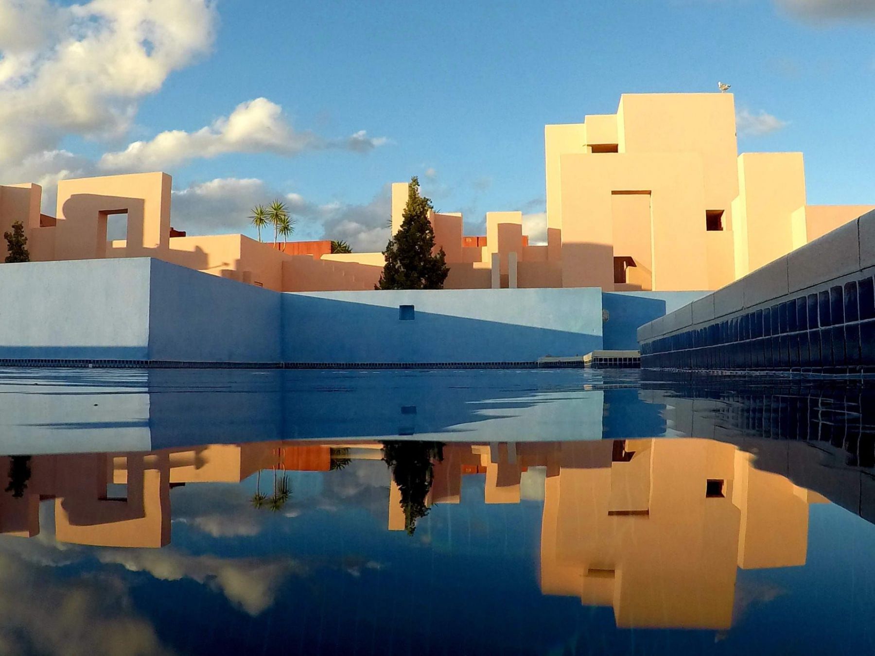 Muralla Roja, in Spagna