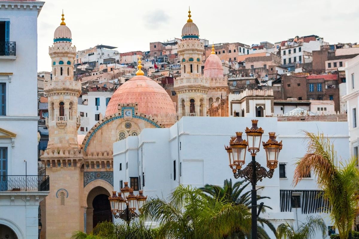 Edifici nella Casbah, Algeri. Saad-Bakhouche/Shutterstock