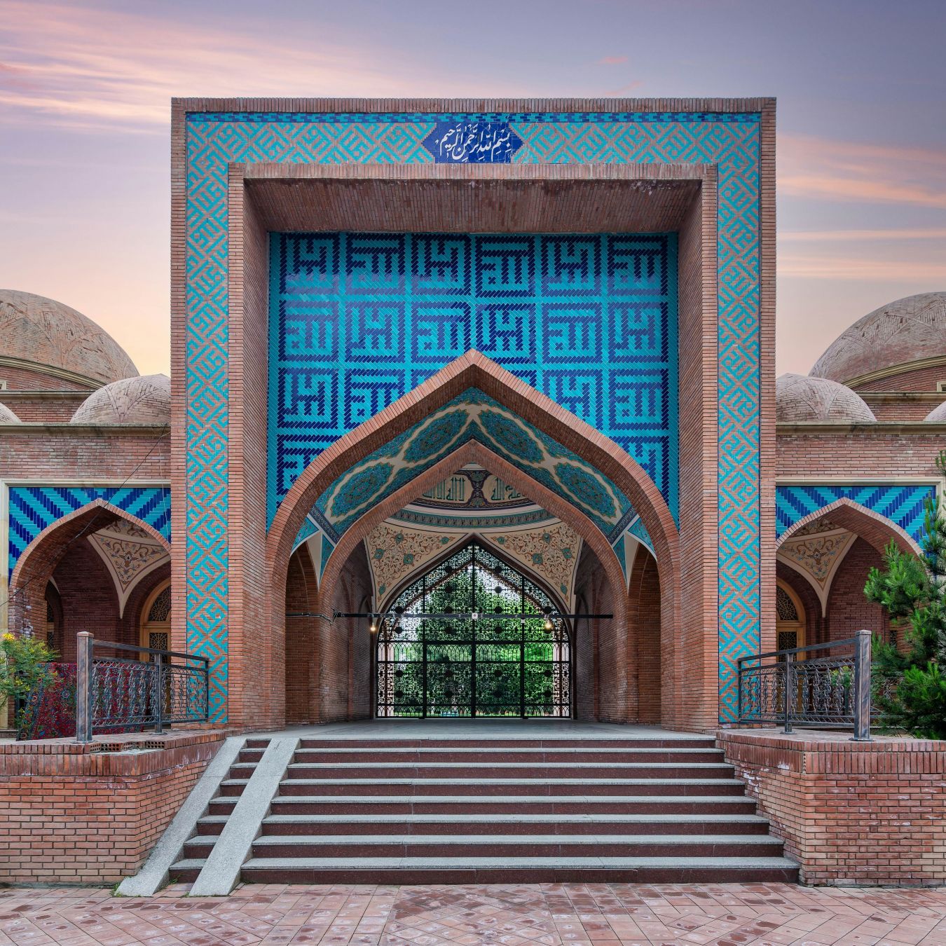 L’ingresso del Mausoleo dell’İmamzade İbrahim a Ganja. © Halit Sadik/Shutterstock