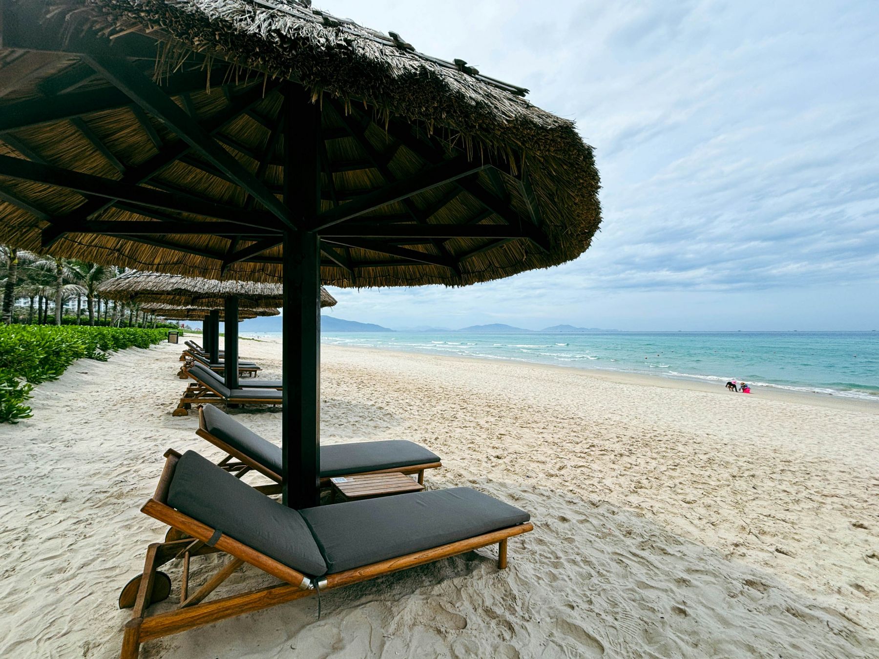La spiaggia del Westin Resort & Spa Cam Ranha a Nha Trang, Vietnam. © James Pham/Lonely Planet