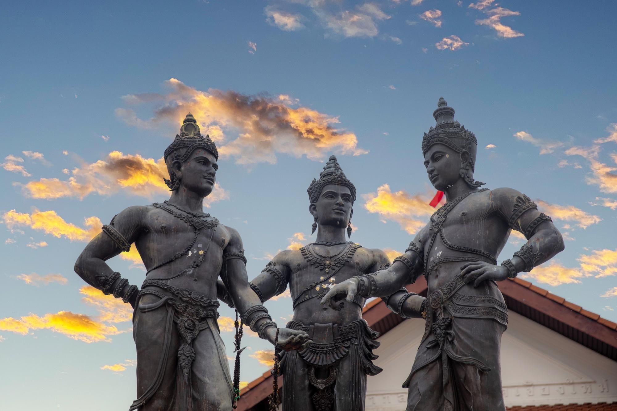 Monumento ai Tre Re di Chiang Mai ©Tanakrit Wattanasiri/239 Studio for Lonely Planet