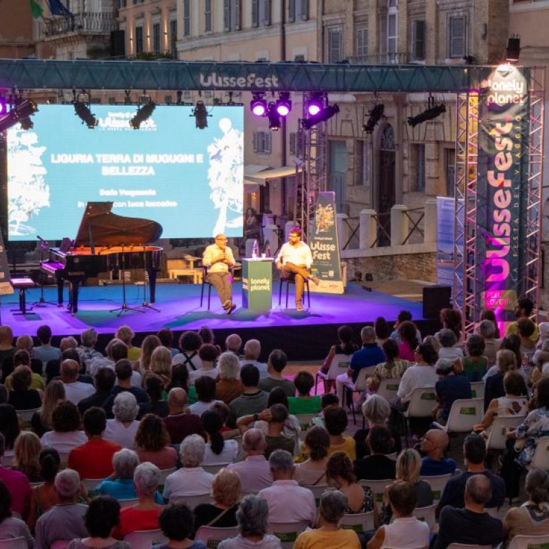 Dario Vergassola e Luca Iaccarino in Piazza del Plebiscito ad Ancona