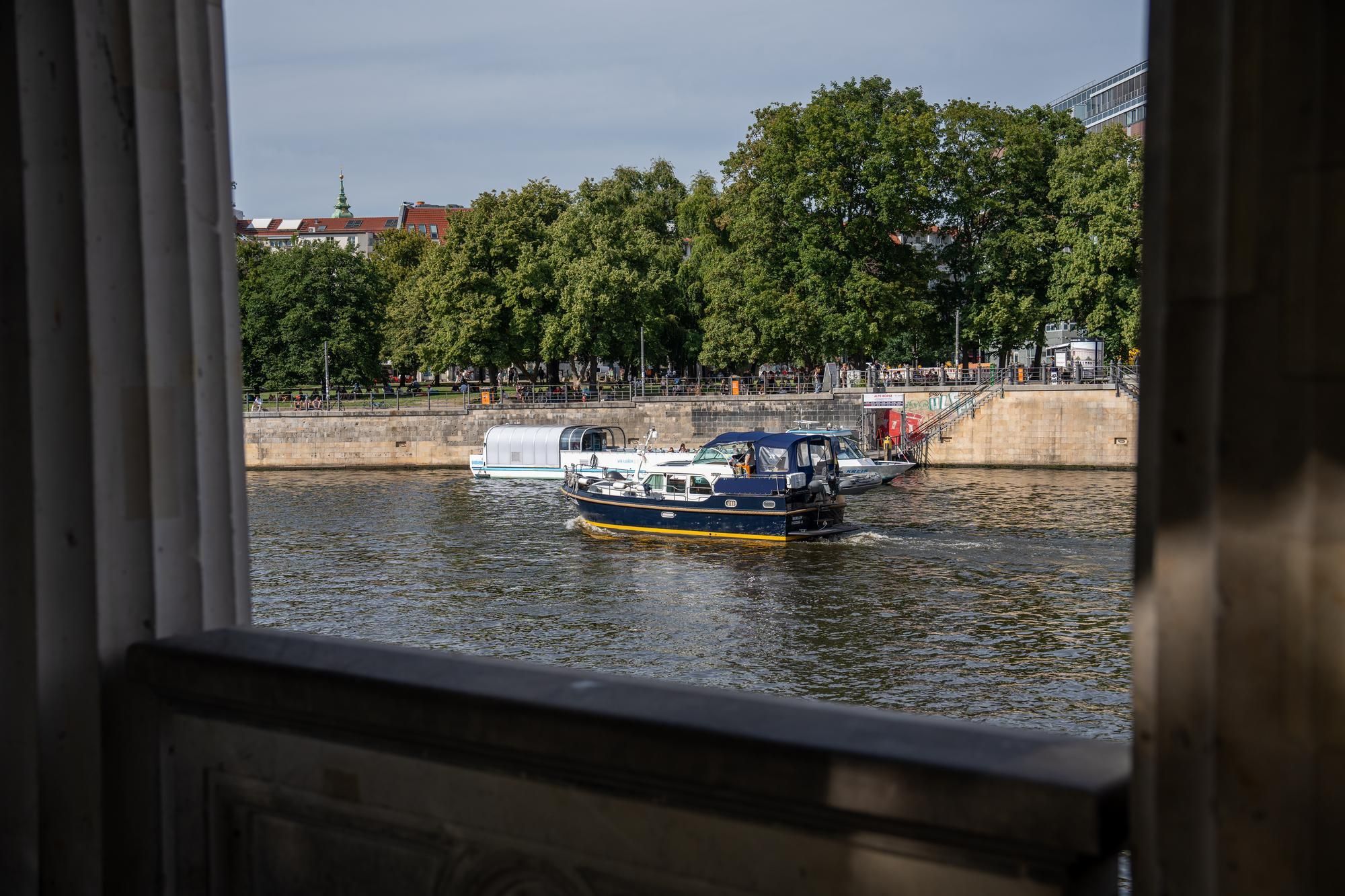 Navigazione lungo il fiume Spree di Berlino, Germania ©Blake Horn for Lonely Planet