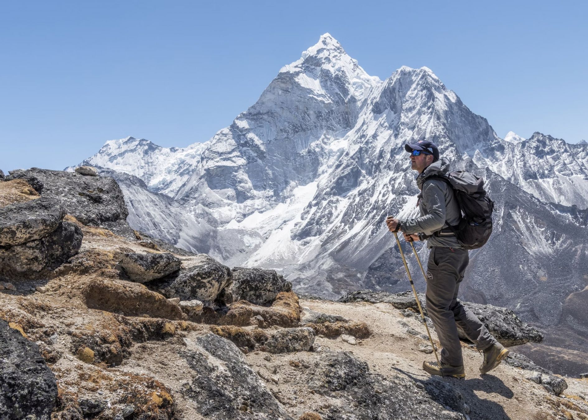 Molti visitano il Nepal per gli incredibili percorsi di trekking e per dare un’occhiata al monte Everest (Sagarmatha) © Westend61 / Getty Images
