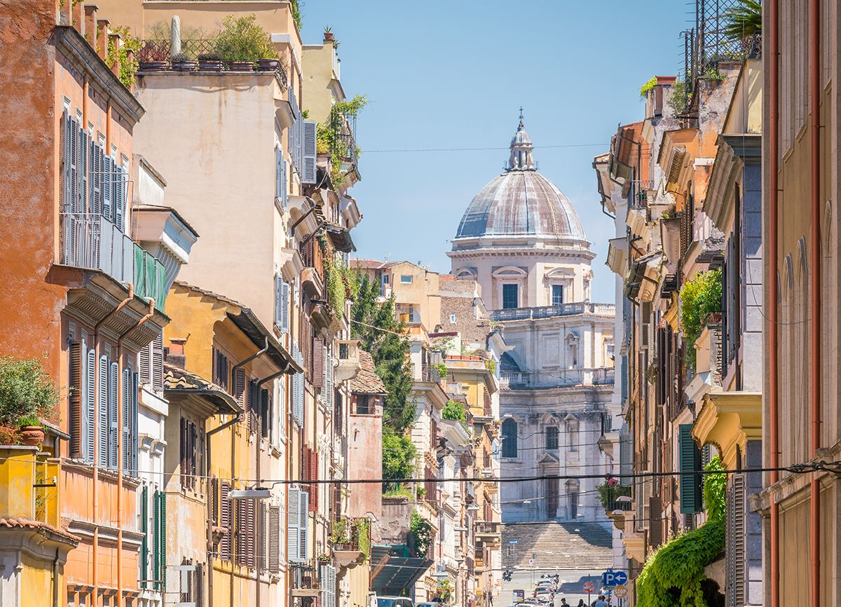 Il Rione Monti e la Basilica di Santa Maria Maggiore sullo sfondo. Credits essevu / shutterstock