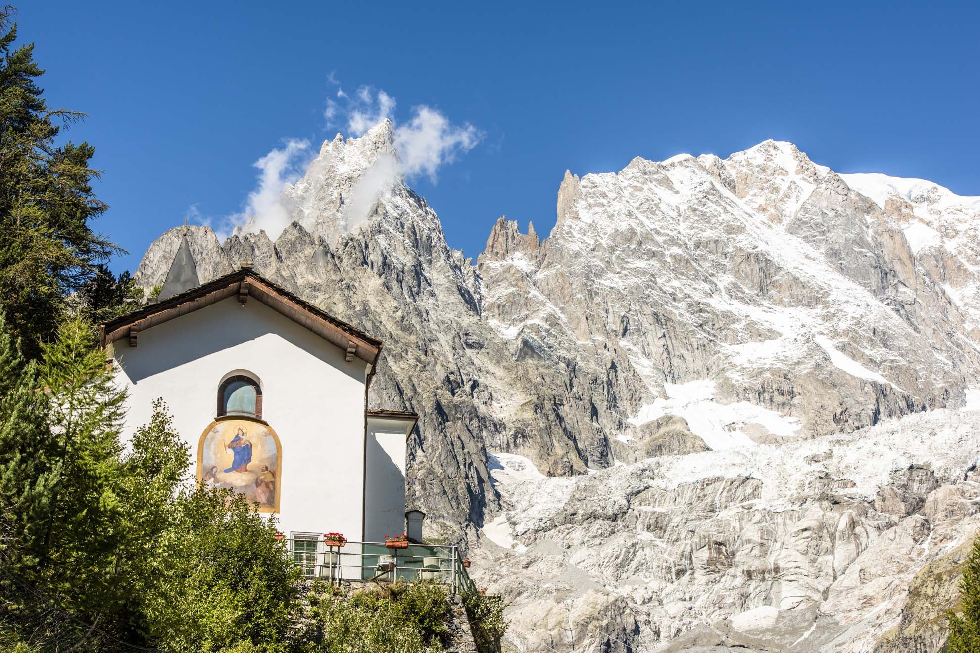 Il Santuario di Notre-Dame de la Guérison, all’imbocco della Val Veny