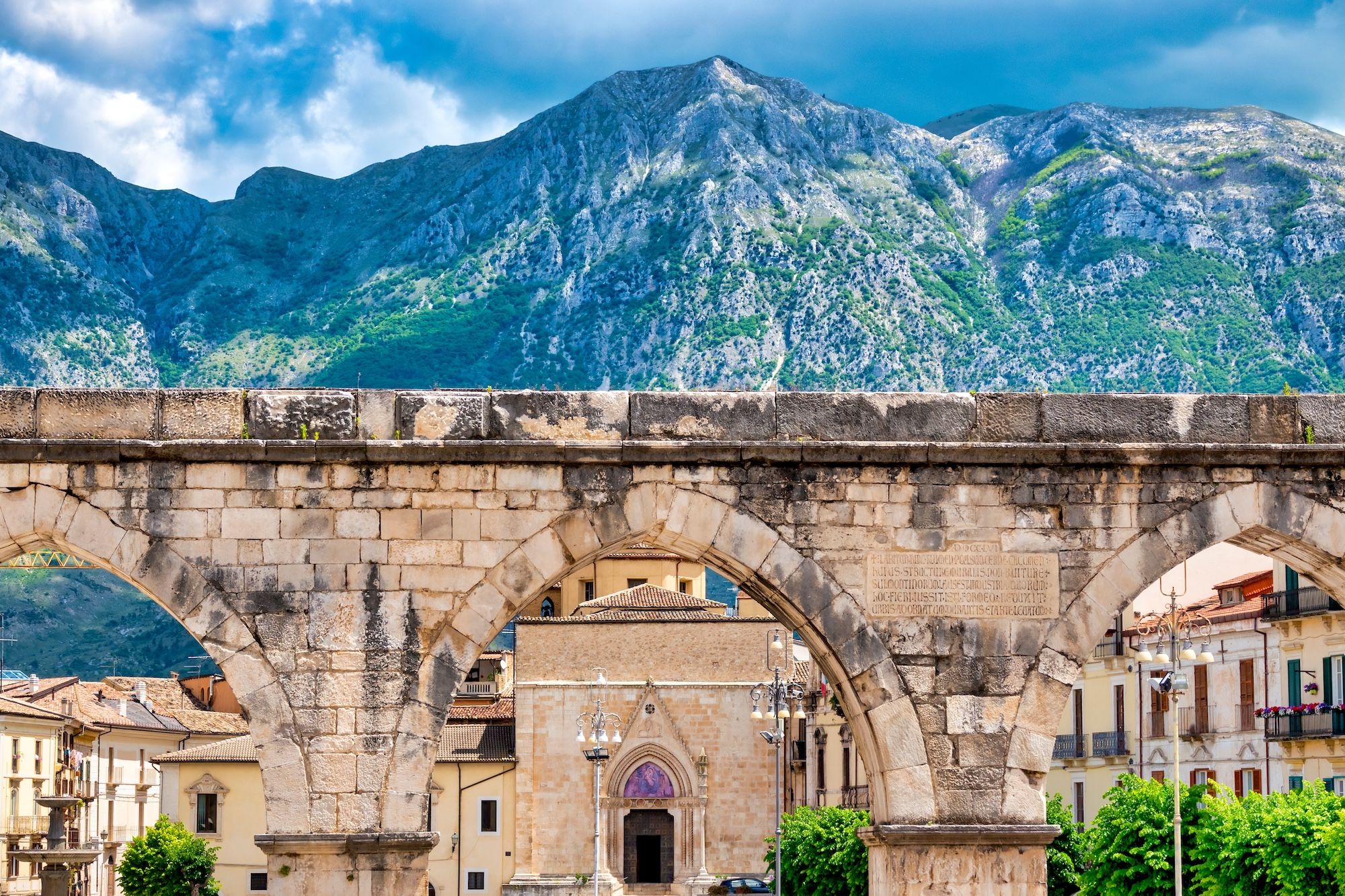 L’acquedotto medievale di Sulmona ©Only Fabrizio/Shutterstock
