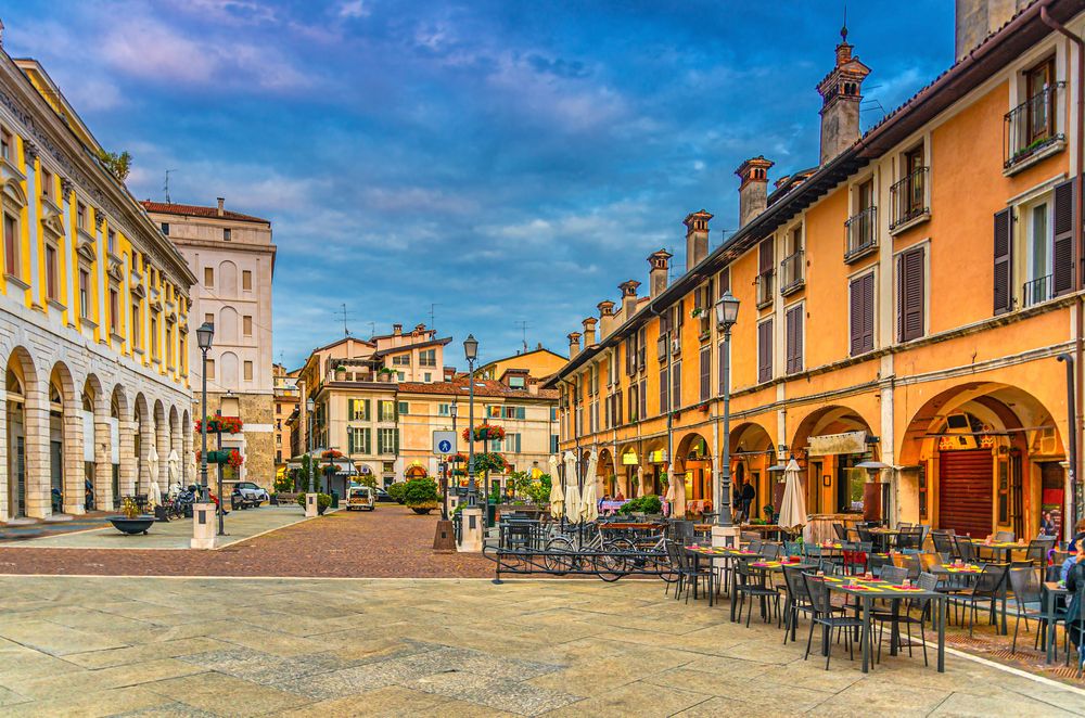 Brescia, Piazza del Mercato: un vero salotto. Credits Aliaksandr Antanovich / Shutterstock