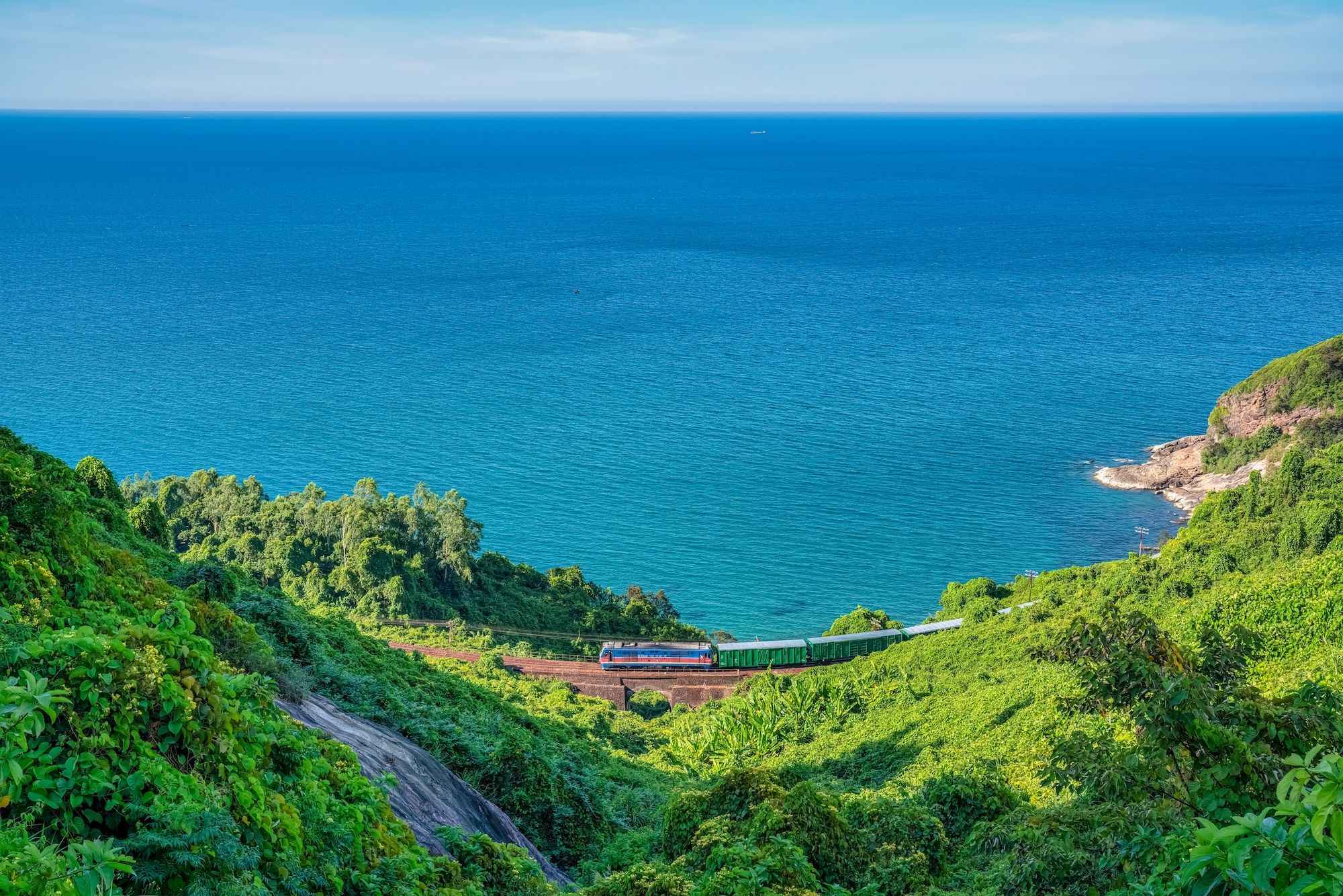 Il treno nei dintorni della città reale di Hue ©Nguyen Quang Ngoc Tonkin/Shutterstock