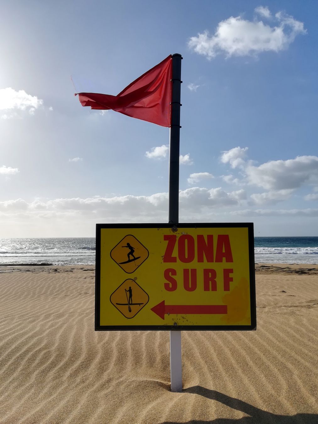 Cartello "Zona surf" a Piedra Playa, El Cotillo, Fuerteventura