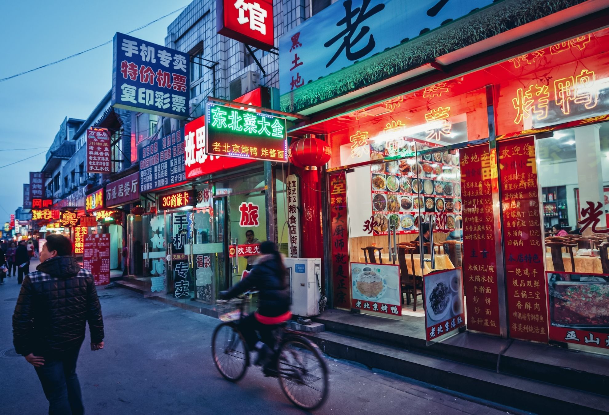 Lasciatevi andare allo shopping nei vari mercati della città ©Fotokon/Shutterstock