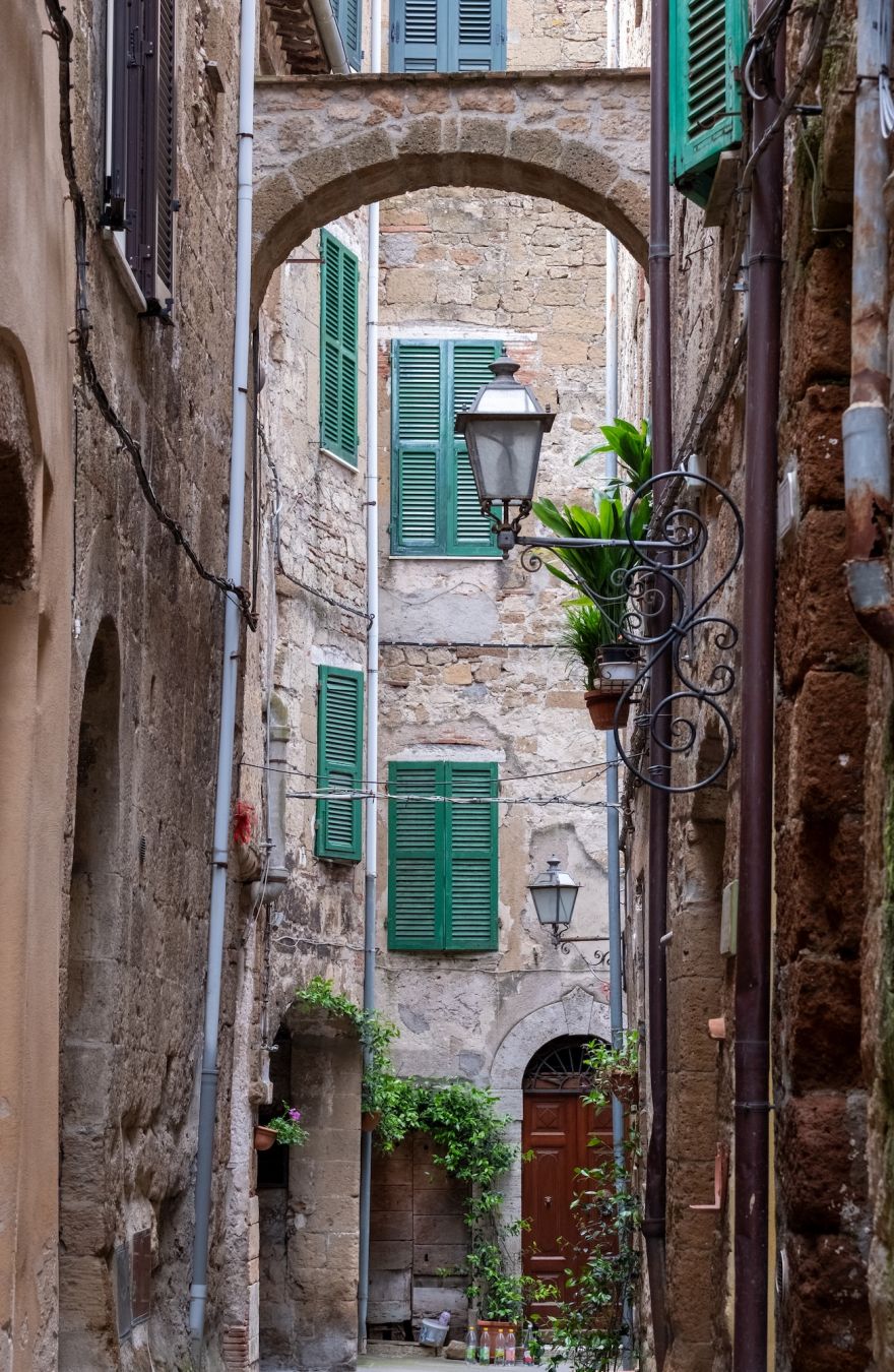 Tra i vicoli di Pitigliano ©Lois GoBe/Shutterstock