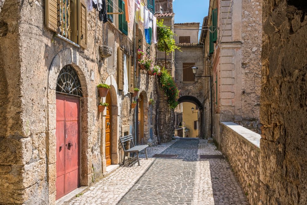 Lazio: il borgo di Guarcino, lungo il Cammino di San Benedetto. Credits essevu / Shutterstock