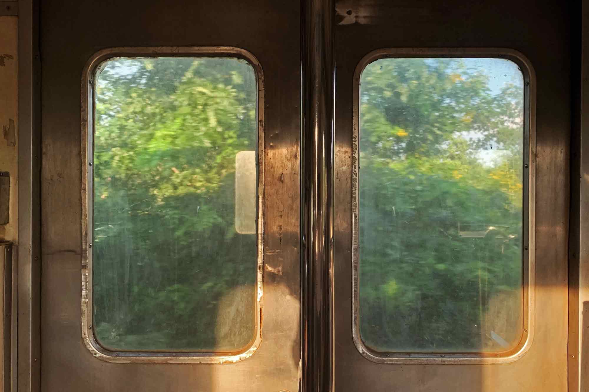 Il viaggio in terza classe è la forma di trasporto più economica disponibile in Thailandia ©Lisa Zillio