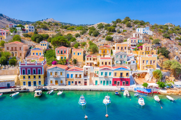 Le casette colorate di Symi ©Georgios Tsichlis/Shutterstock