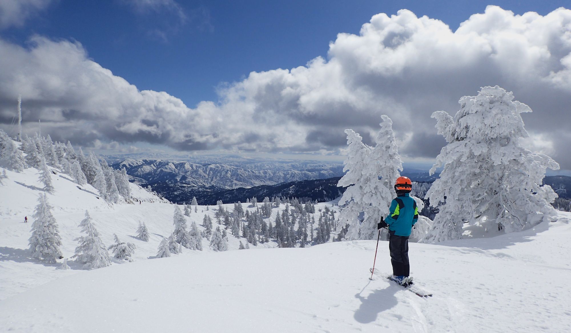 Il paesaggio è imbattibile coperto di neve © CSNafzger