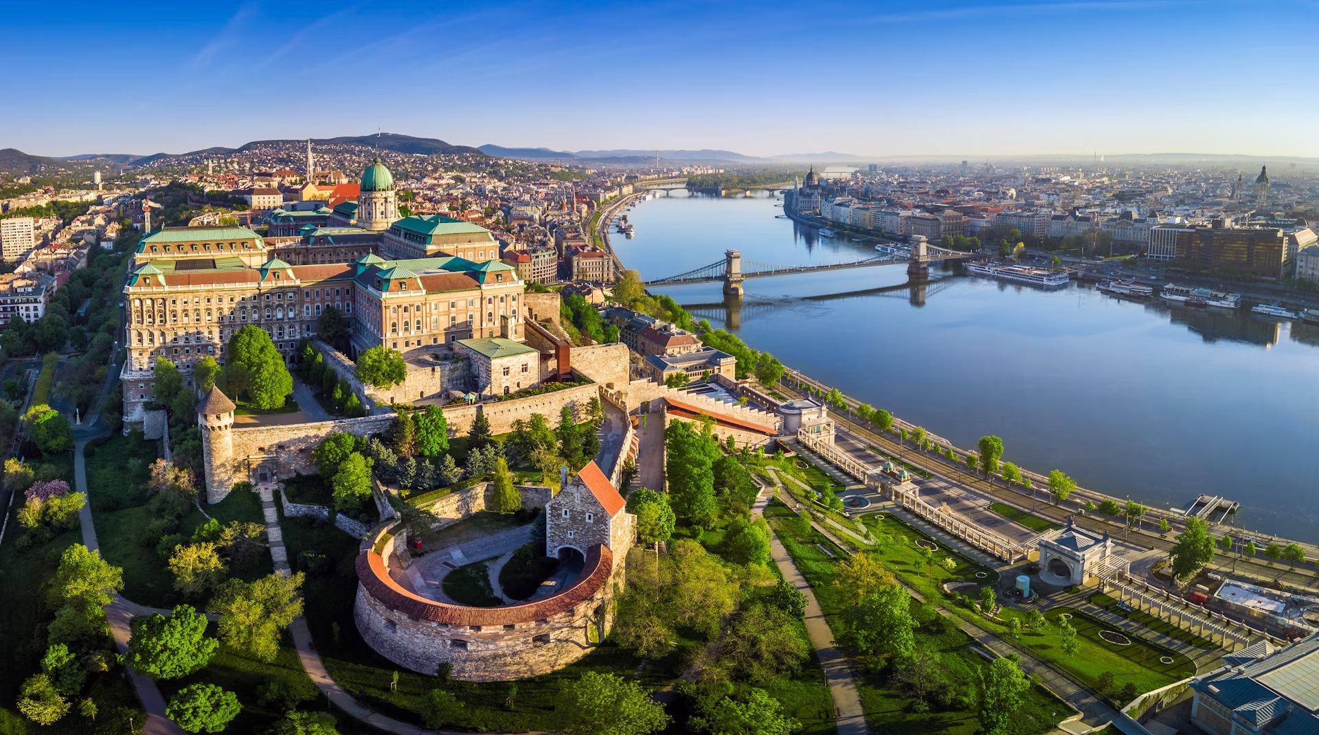 Il quartiere del Castello di Budapest è ricco di monumenti iconici. ZGPhotography / Shutterstock
