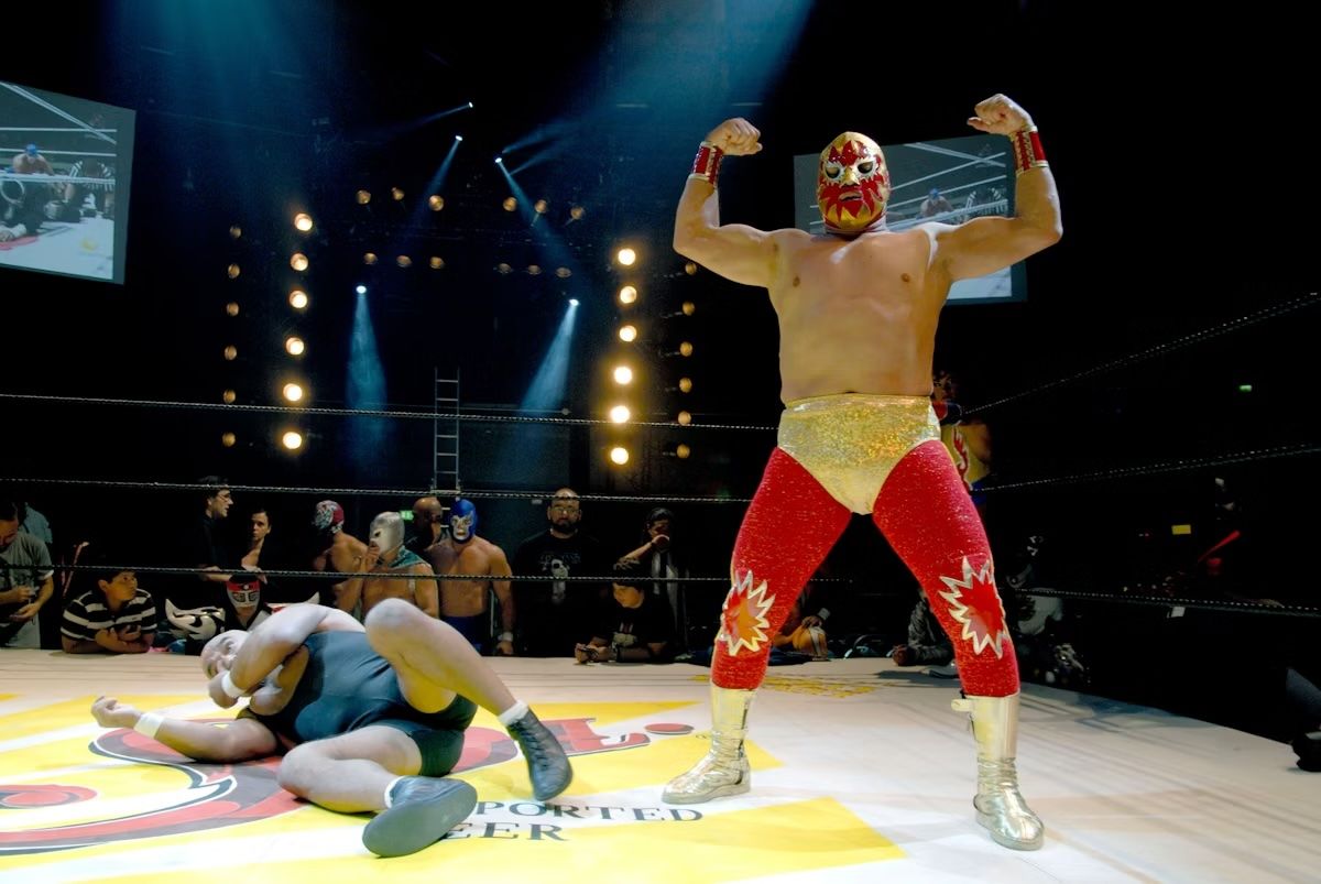 Combattenti di lucha libre all’Arena Mexico di Città del Messico. Julio Etchart/Alamy