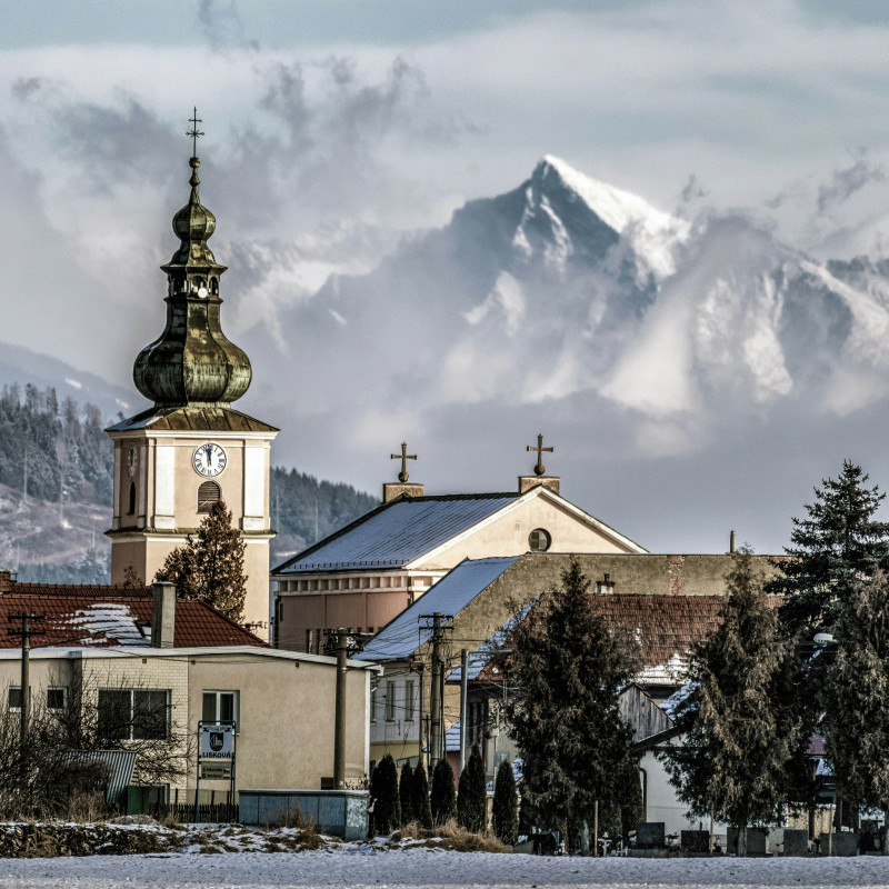 Gli imponenti Alti Tatra, coronati dalla cima inclinata del Kriváň, sono una delle attrazioni principali della Slovacchia. © Getty Images