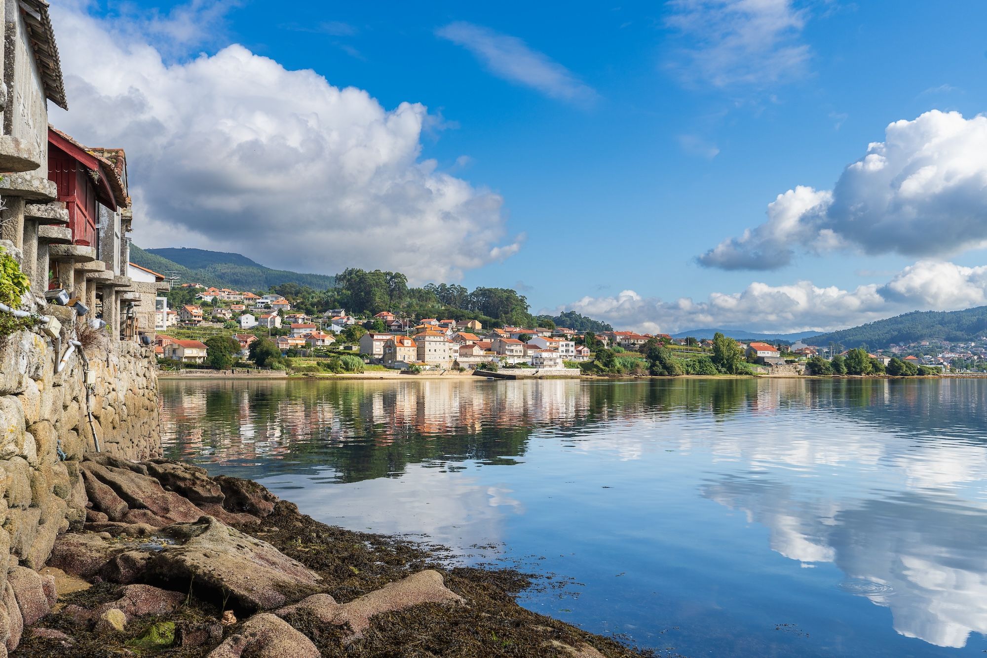 Combarro, un villaggio di pescatori in Galizia ©RICARDO ALGAR/Shutterstock