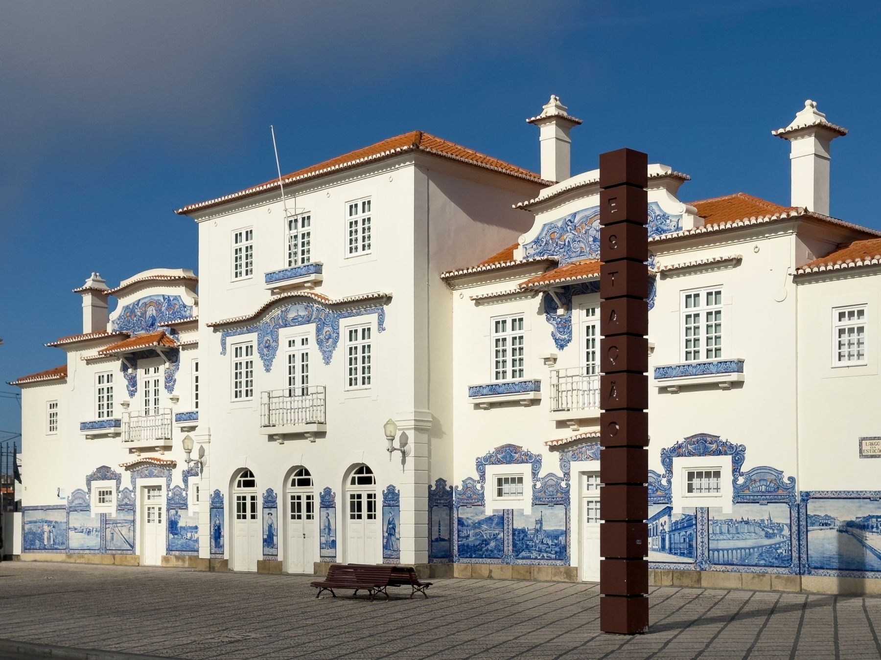 Il Treno Storico del Vouga parte dalla pittoresca stazione di Aveiro, in Portogallo ©TLF Images / Shutterstock