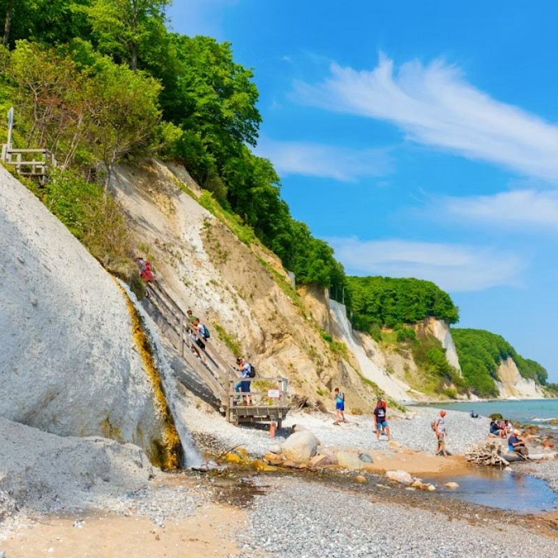 Le impressionanti scogliere della costa baltica. Chi se la sente di fare un tuffo? © Christian Mueller / Shutterstock