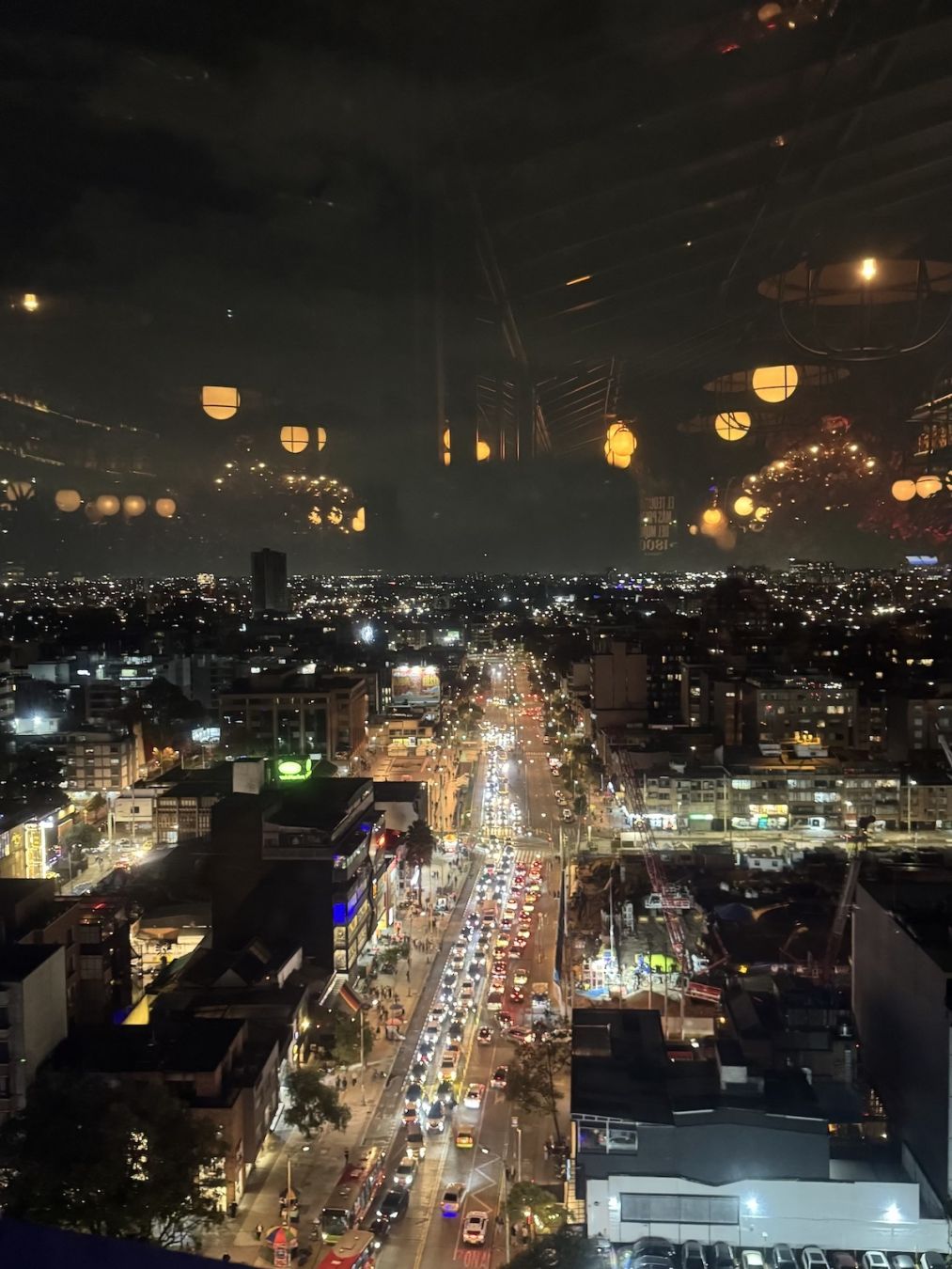 Le luci della sera di Bogotà, vista dall'Astoria Rooftop Bar; © Eleonora Bianco
