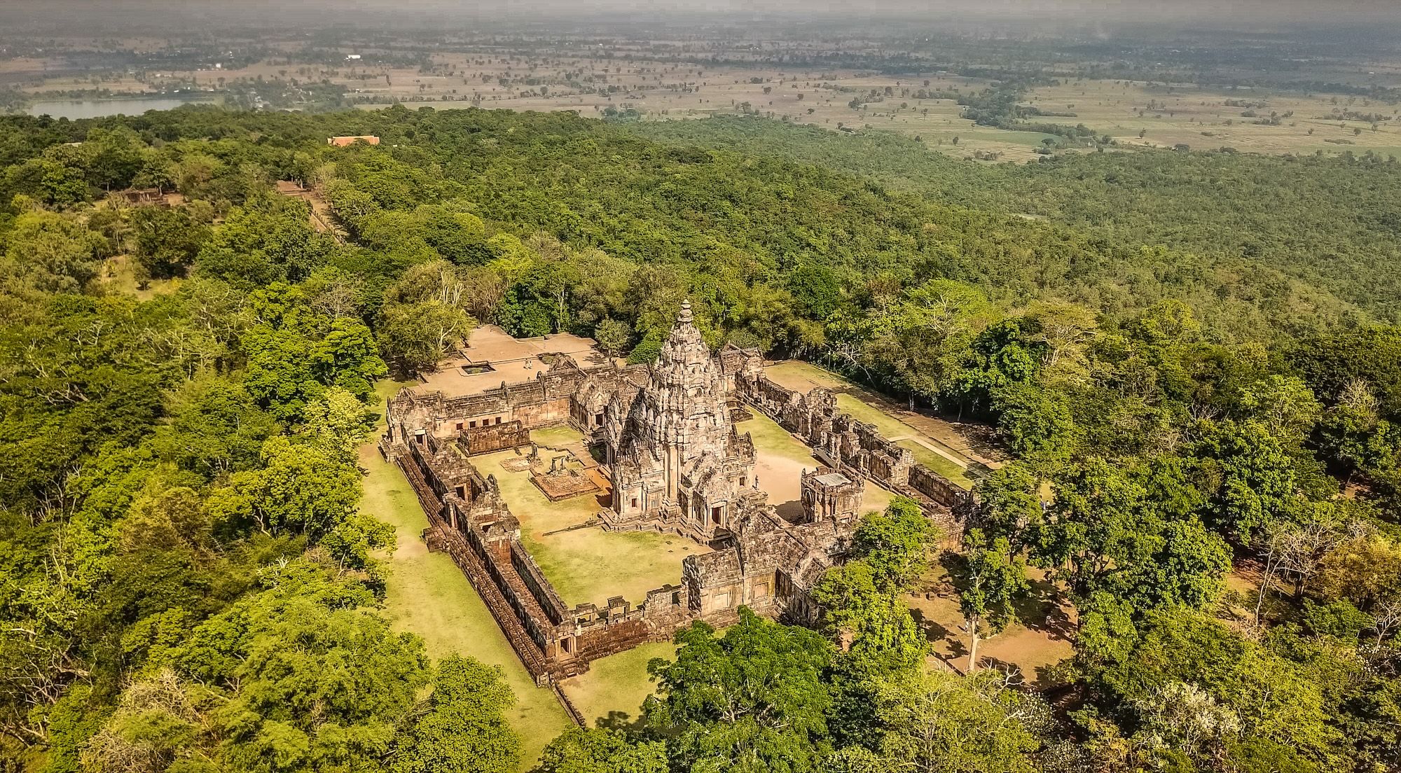Phanom Rung dall'alto nella giungla