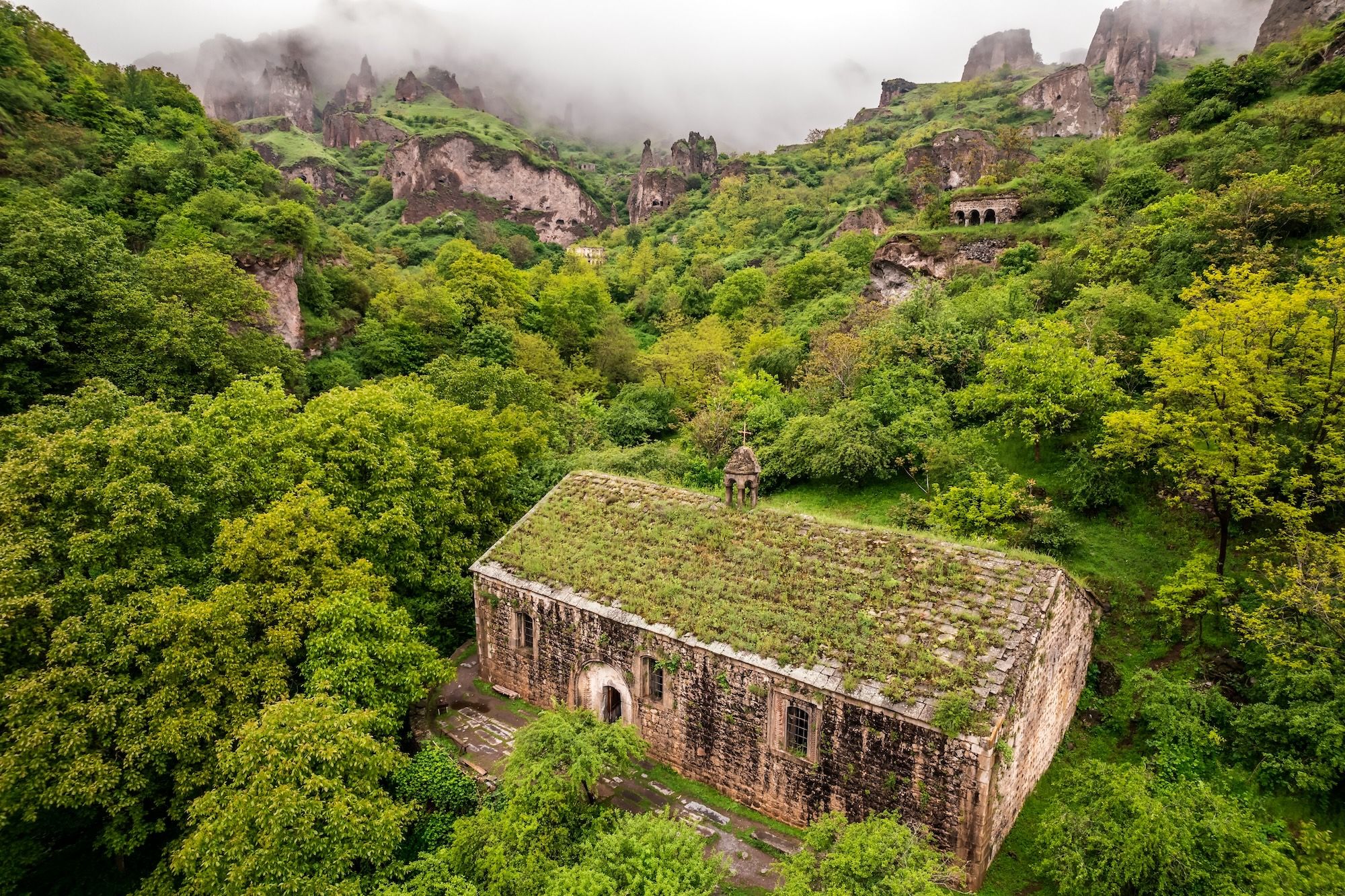 Le rovine di Khndzoresk ©RuslanKphoto/Shutterstock