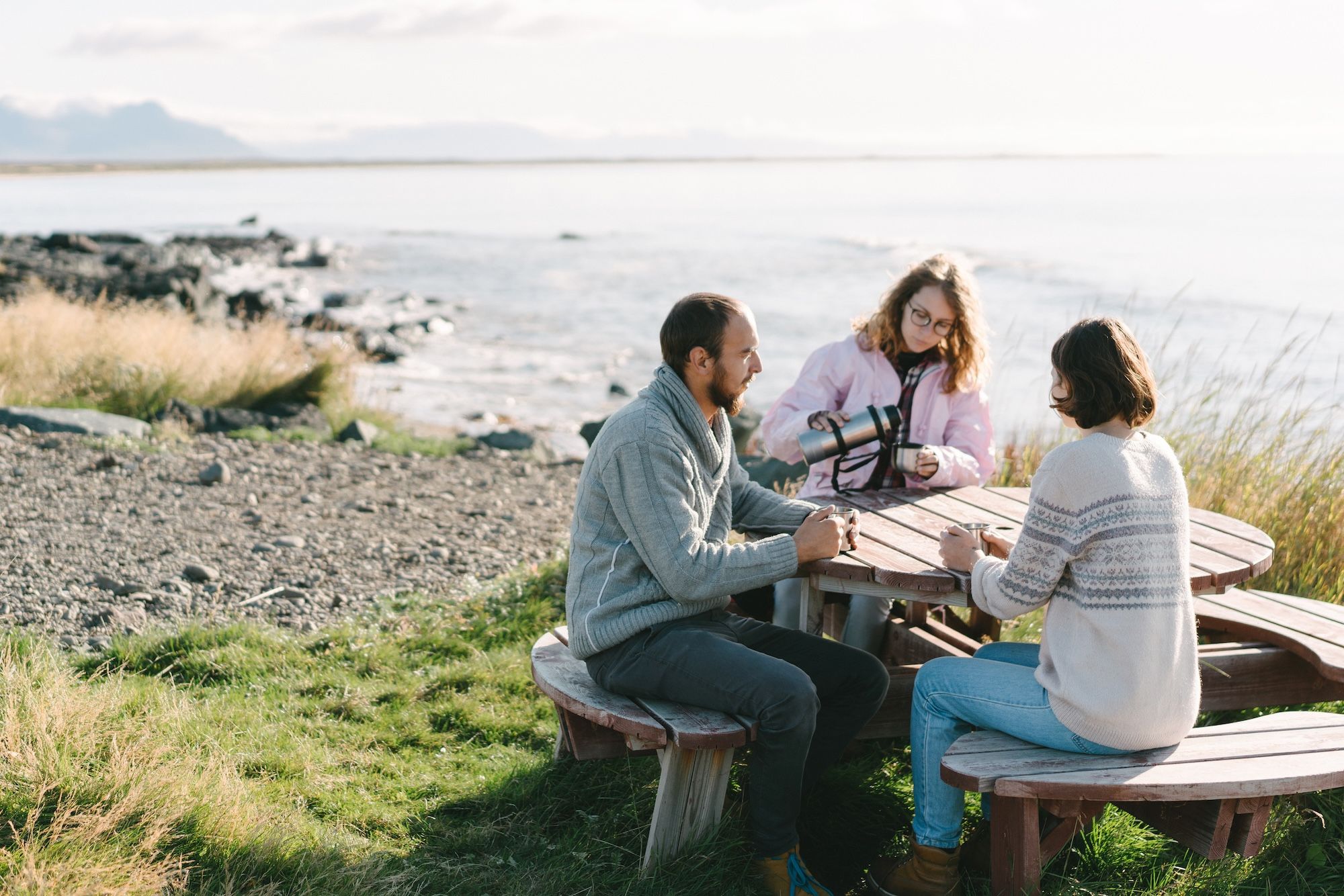 Per risparmiare in viaggio in Islanda, portatevi il pranzo al sacco e una borraccia di bevande calde © Getty Images / iStockphoto