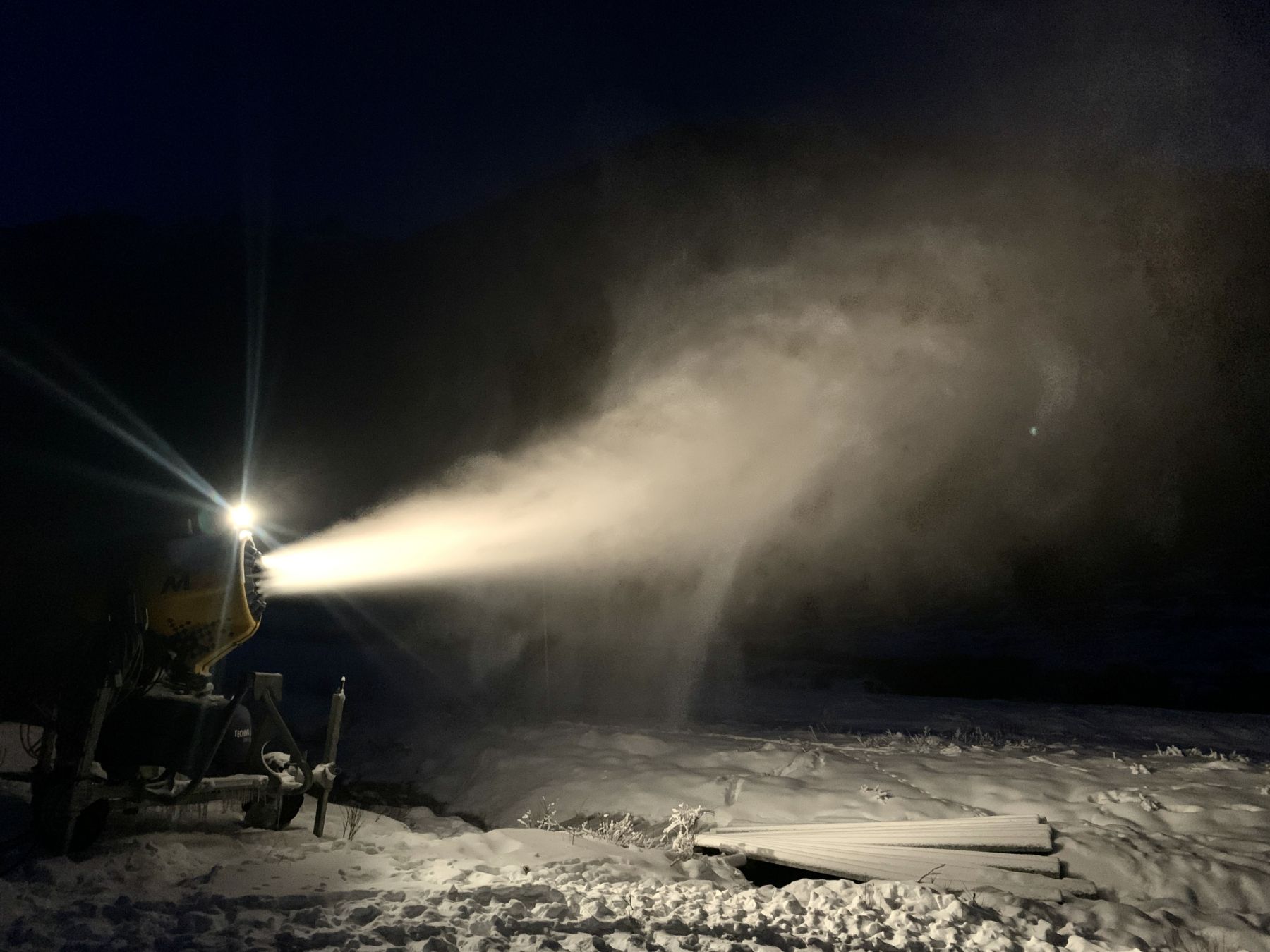 I cannoni sparaneve in funzione di notte © Giulia Grimaldi/Lonely Planet Italia