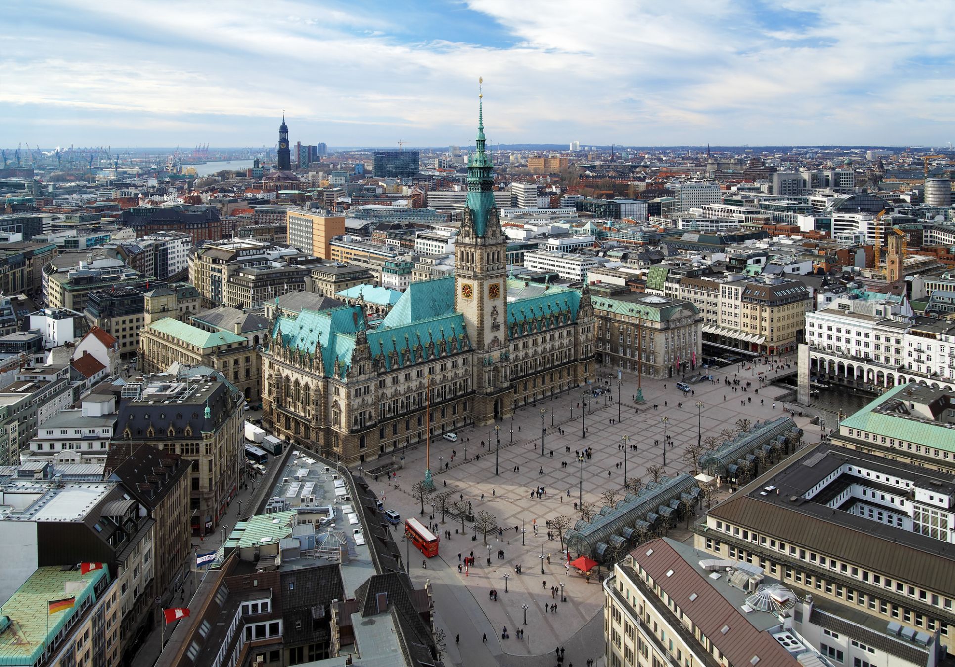 Il municipio nel centro storico di Amburgo, in Germania ©Mikhail Markovskiy/Shutterstock