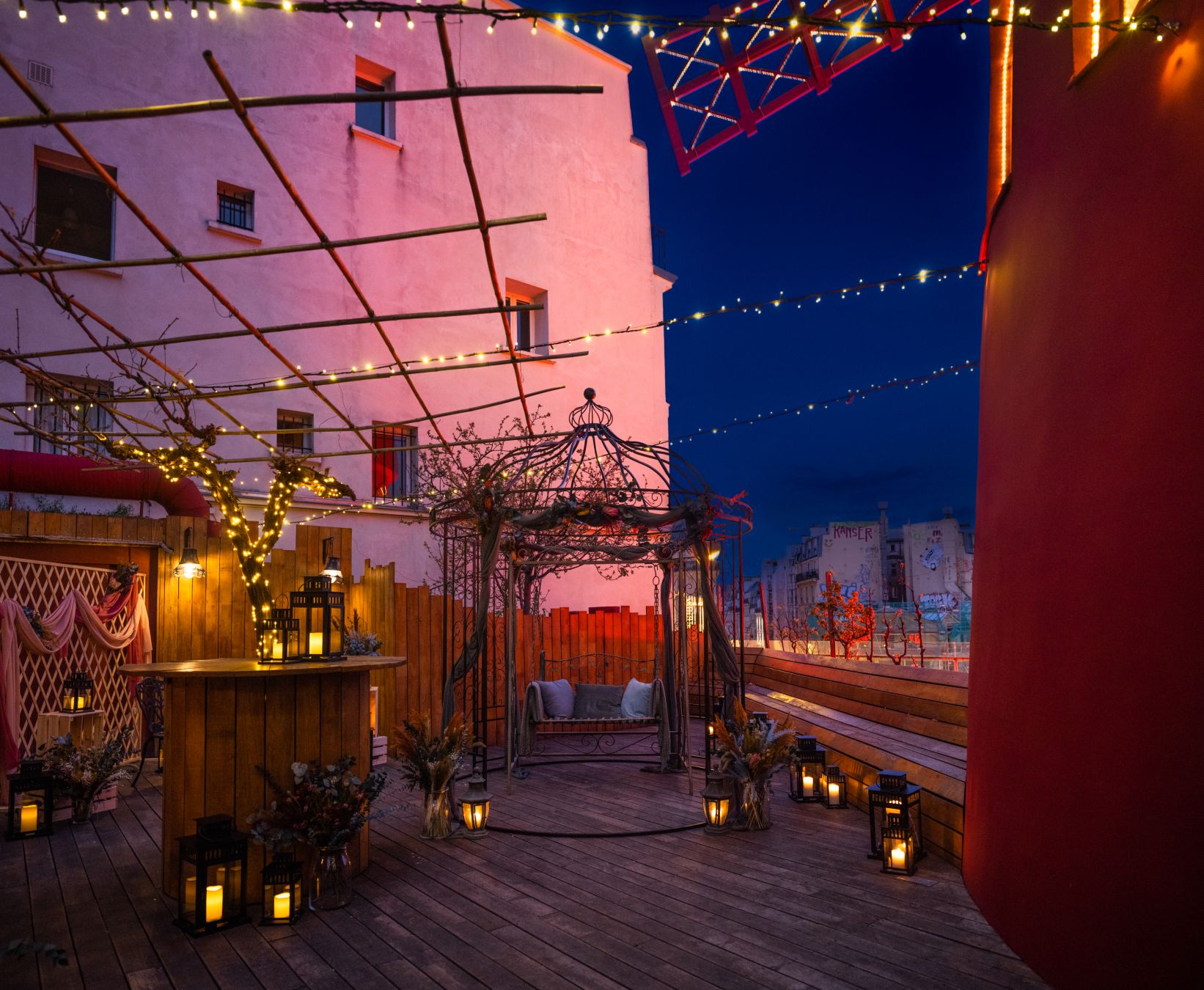 Dormire nel Moulin Rouge a Parigi