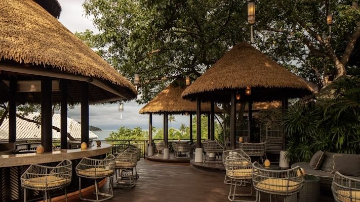 Il Singing Bird Lounge. Ann Douglas Lott/Lonely Planet