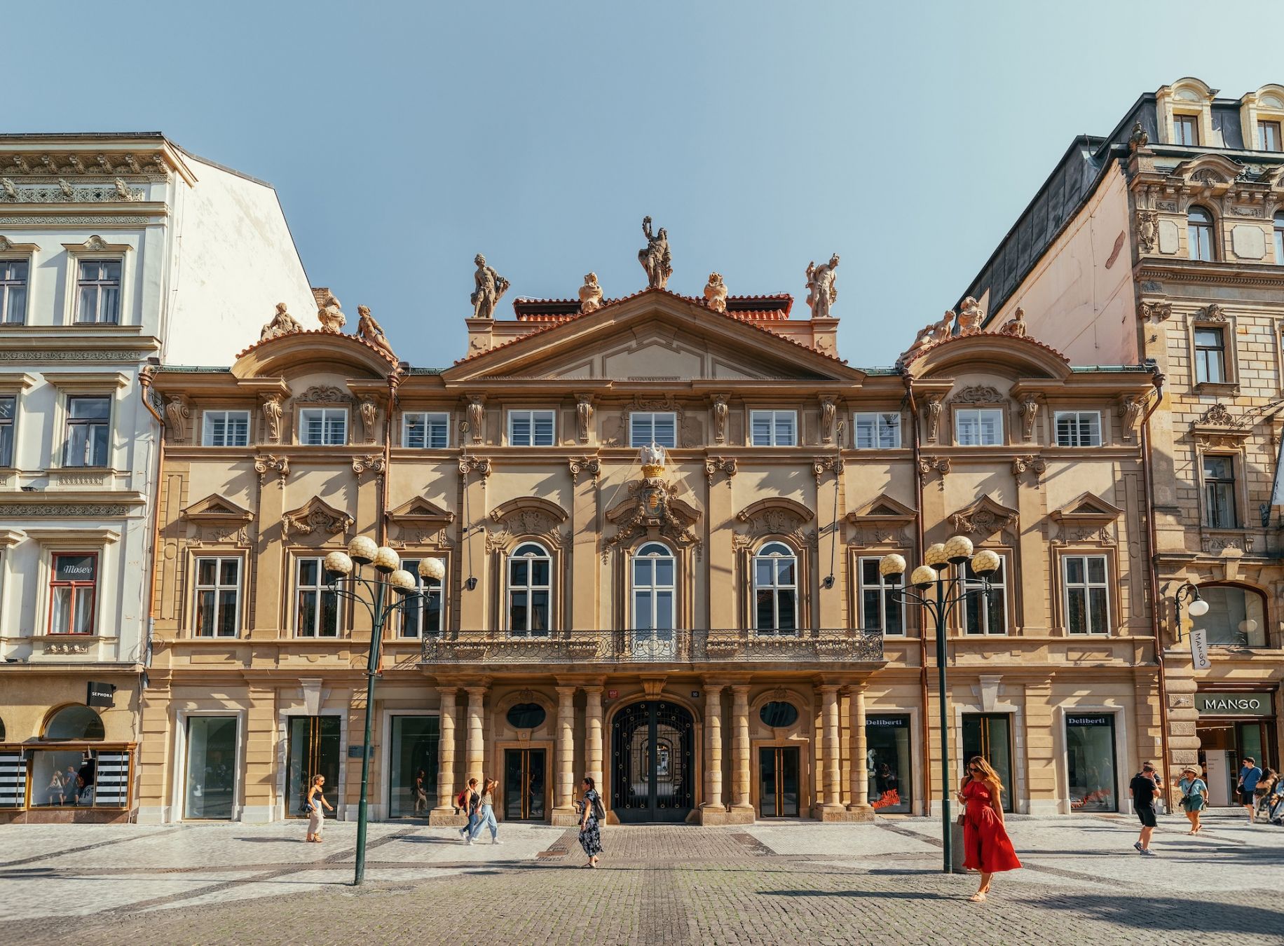 La facciata del Savarin Palace © Crestyl