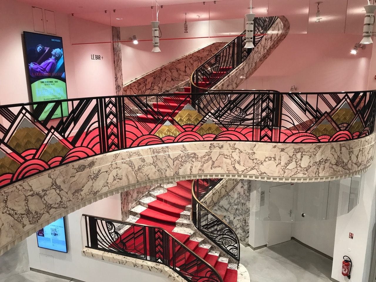 L’interno del Pathé Palace  © Dario Bragaglia / Lonely Planet Italia