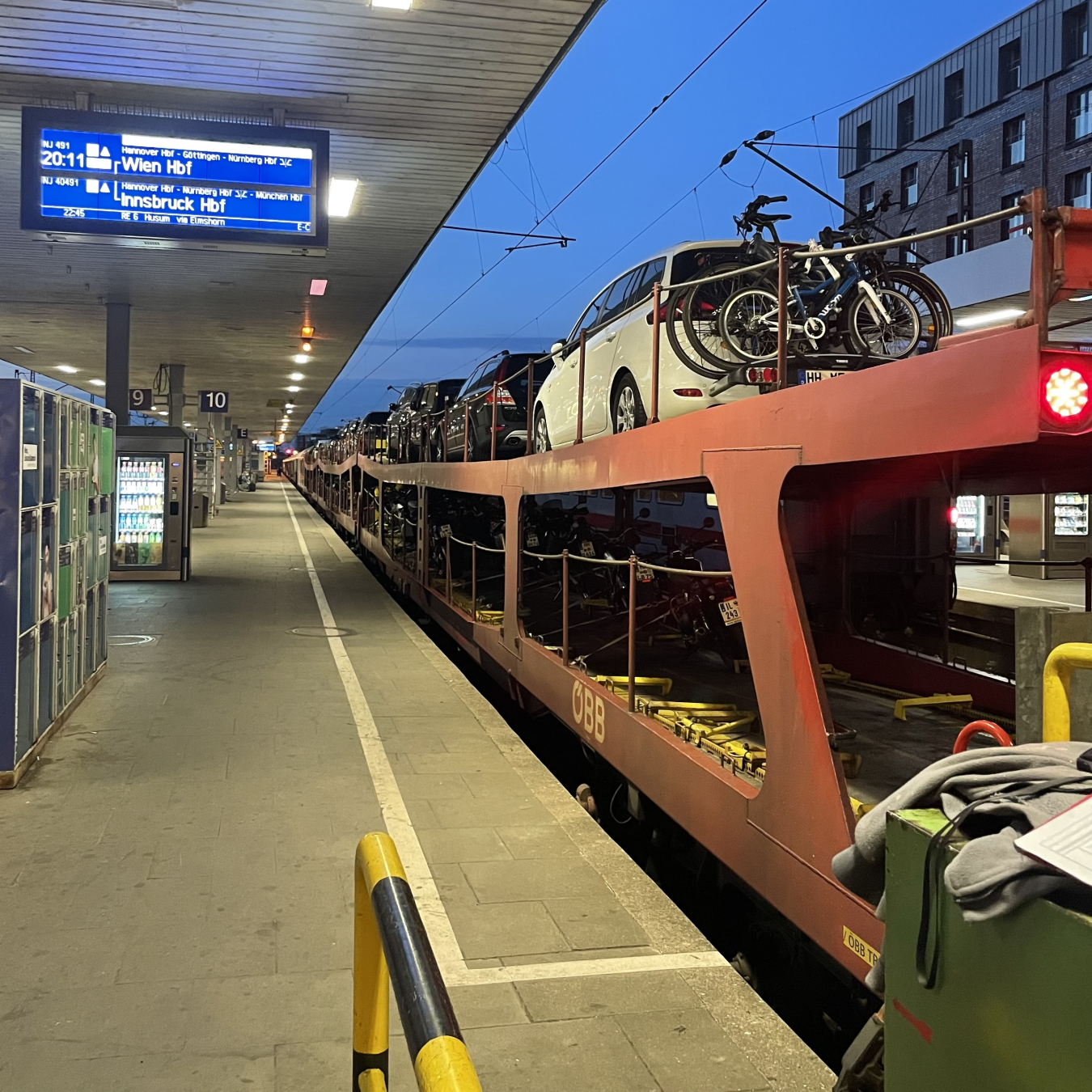 L’emozione cresce una volta arrivati alla stazione Altona di Amburgo, vedendo i NightJet diretti a Vienna e Innsbruck in partenza © Tom Hall / LP